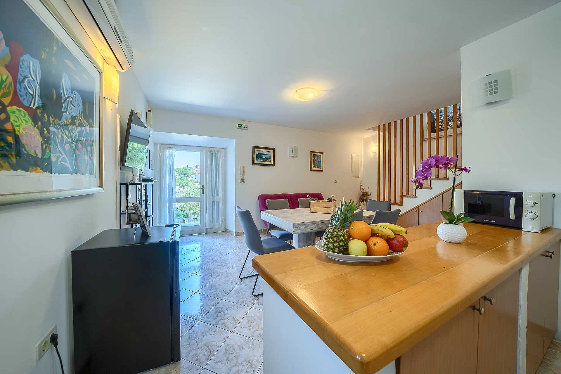 Traditional Villa Bonaca in Sumartin with private pool, Brač Island, near sea