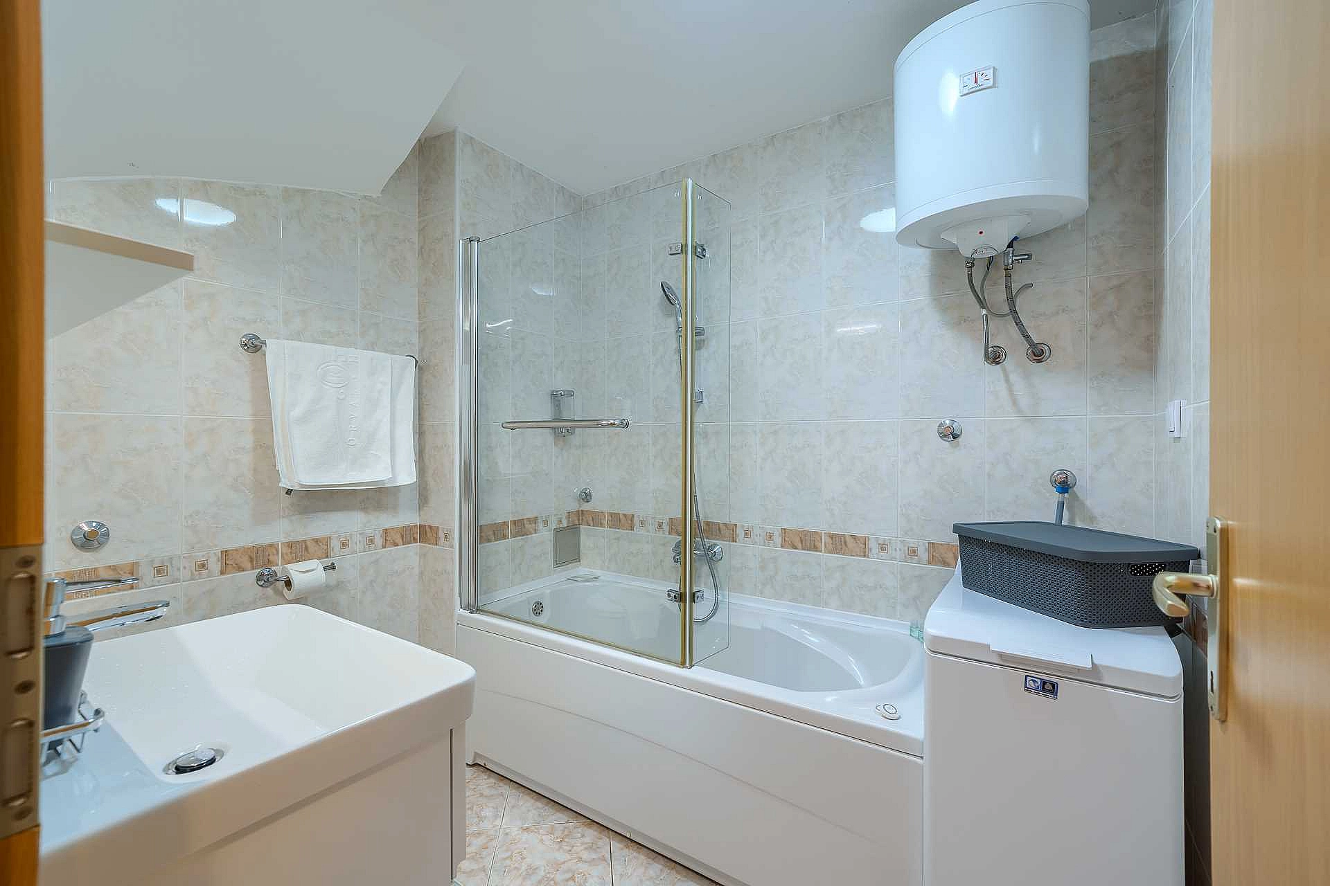 Traditional Villa Bonaca in Sumartin with private pool, Brač Island, near sea