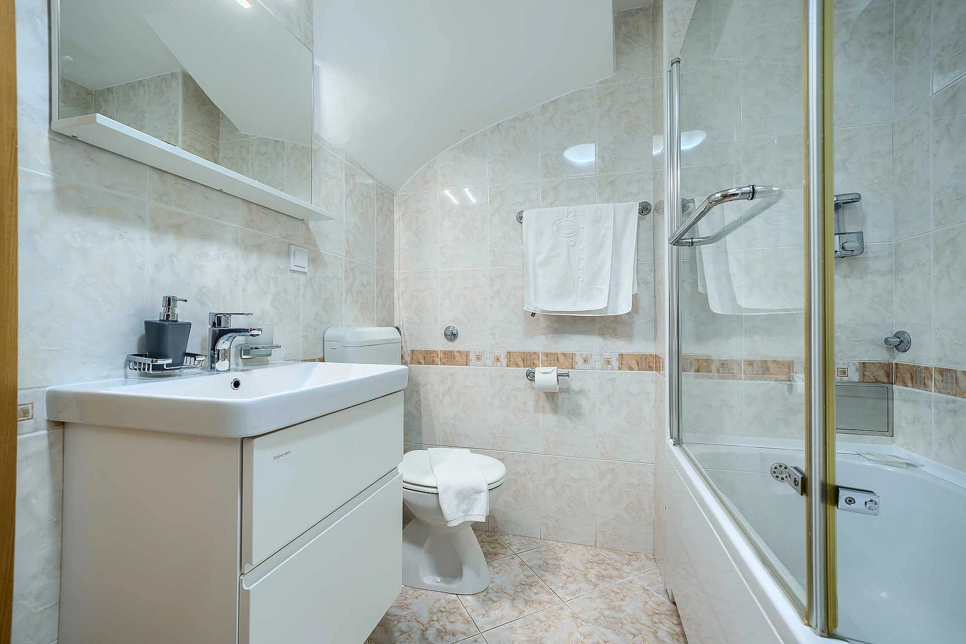 Traditional Villa Bonaca in Sumartin with private pool, Brač Island, near sea