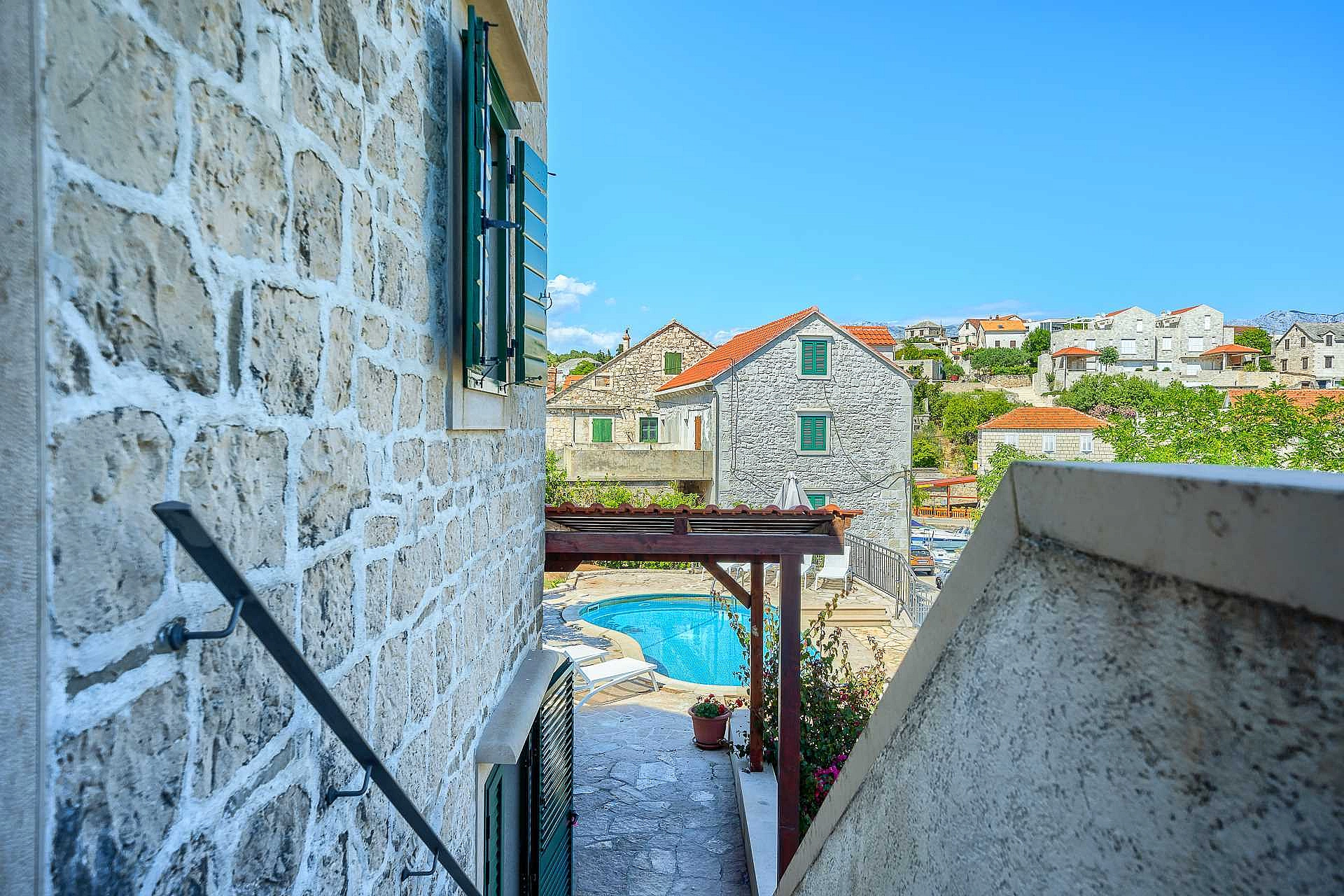 Traditional Villa Bonaca in Sumartin with private pool, Brač Island, near sea