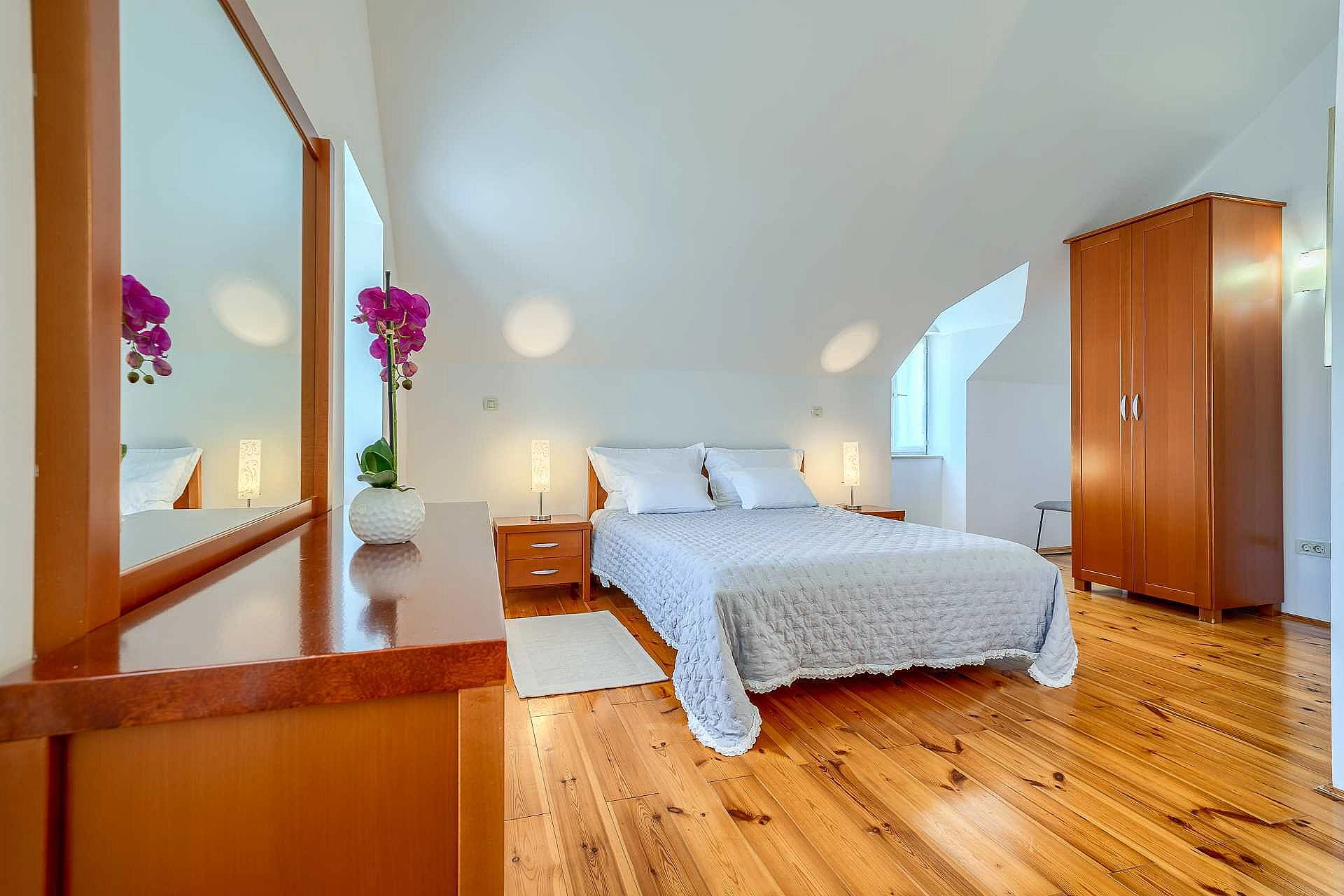 Traditional Villa Bonaca in Sumartin with private pool, Brač Island, near sea