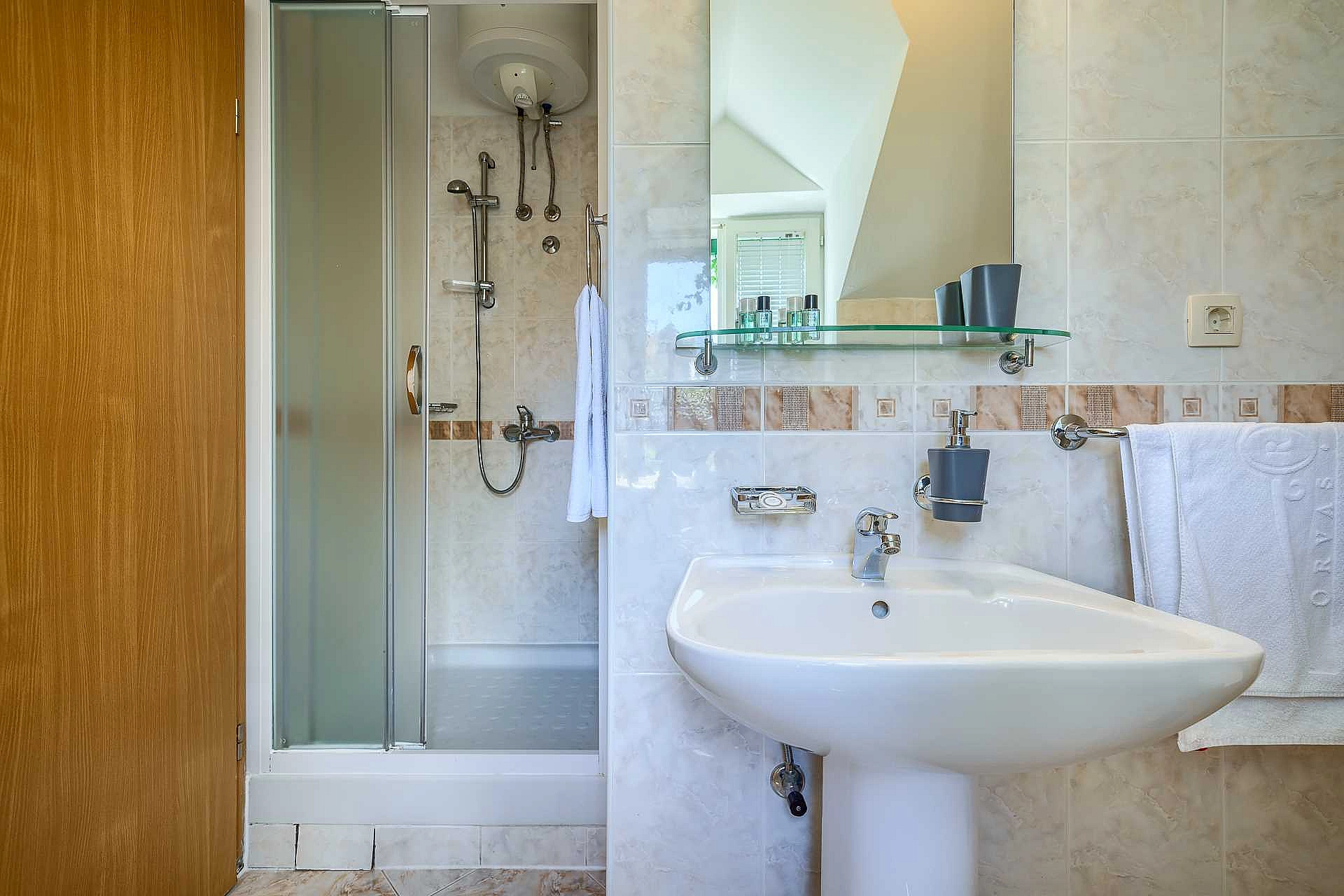 Traditional Villa Bonaca in Sumartin with private pool, Brač Island, near sea