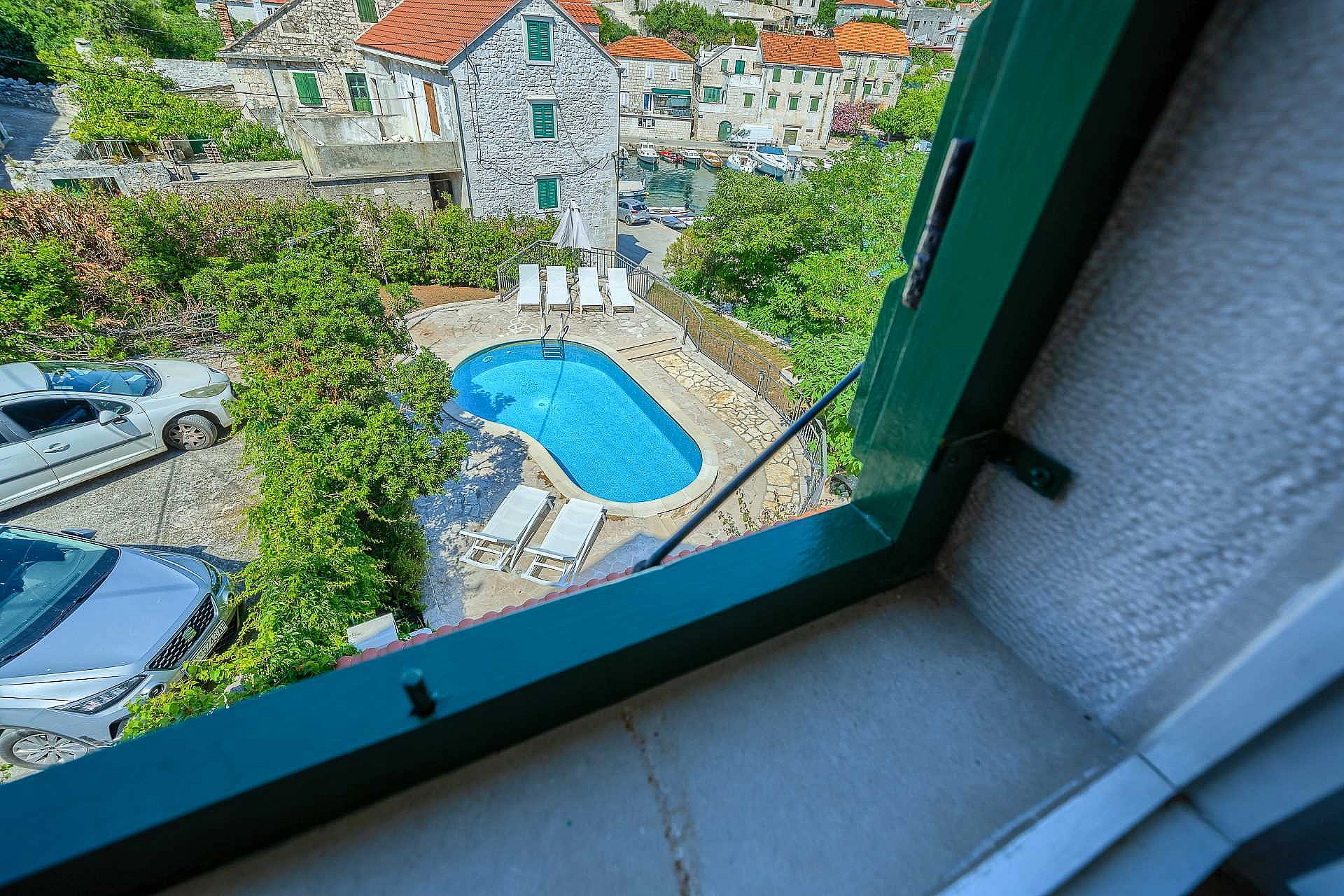 Traditional Villa Bonaca in Sumartin with private pool, Brač Island, near sea