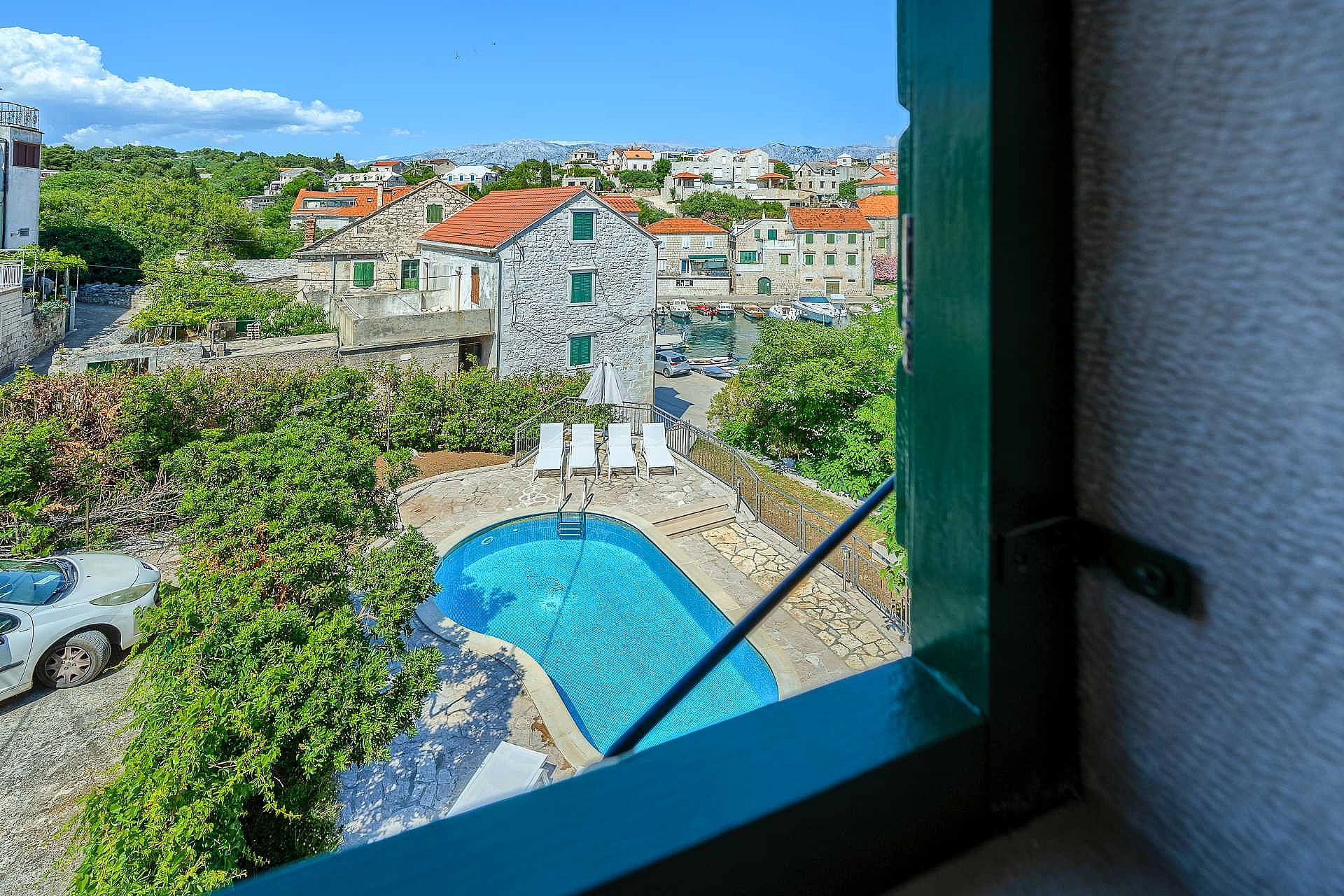 Traditional Villa Bonaca in Sumartin with private pool, Brač Island, near sea