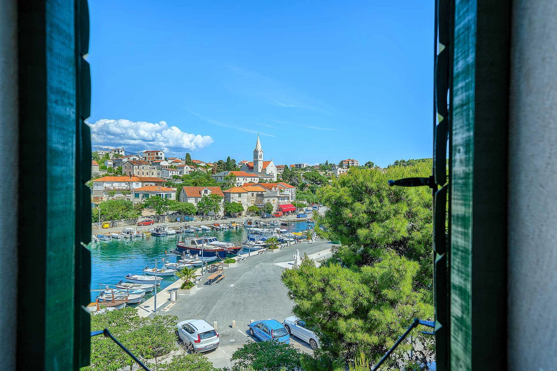 Traditional Villa Bonaca in Sumartin with private pool, Brač Island, near sea