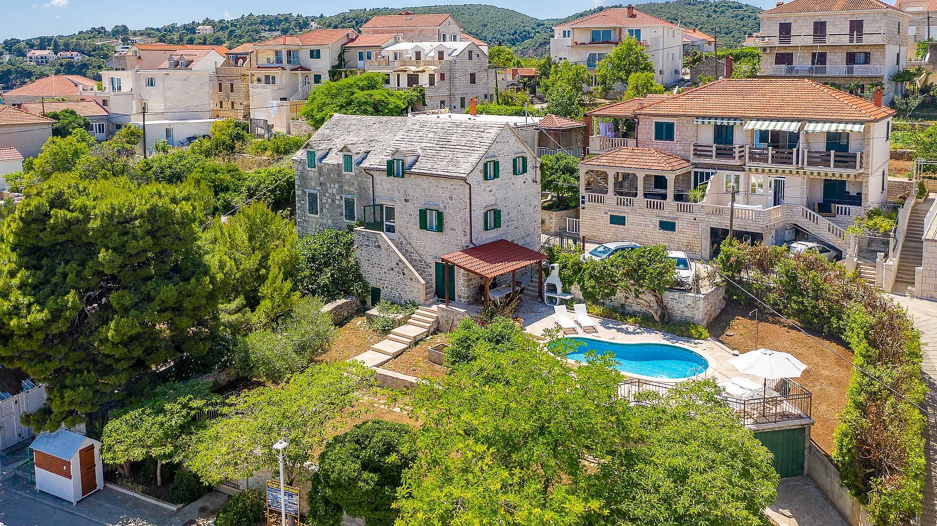 Traditional Villa Bonaca in Sumartin with private pool, Brač Island, near sea