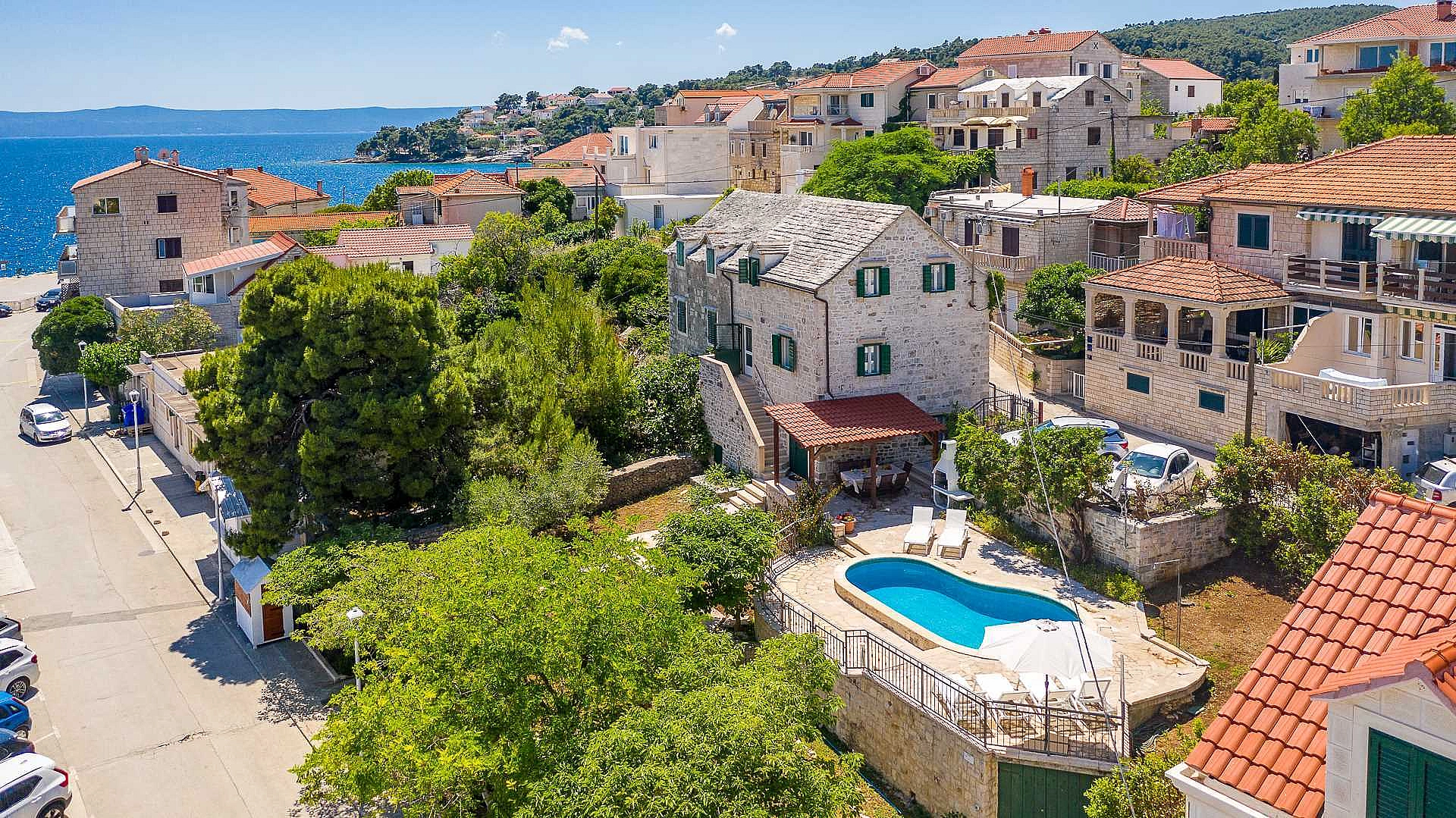 Traditional Villa Bonaca in Sumartin with private pool, Brač Island, near sea