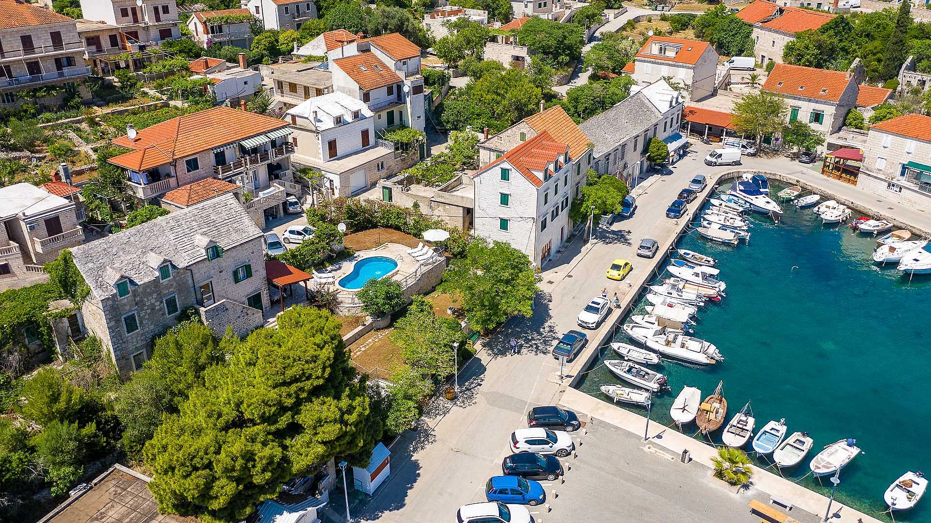 Traditional Villa Bonaca in Sumartin with private pool, Brač Island, near sea