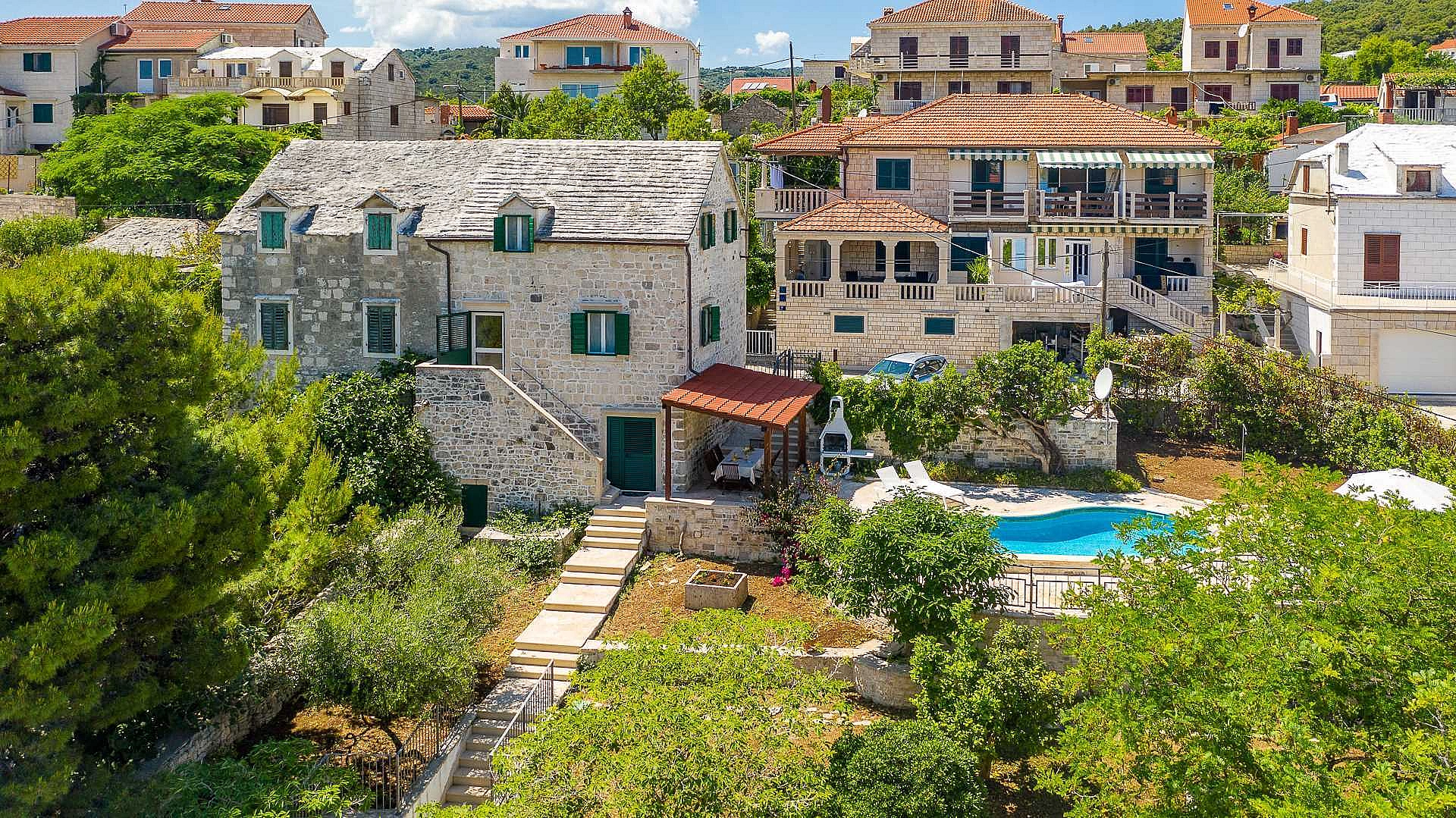 Traditional Villa Bonaca in Sumartin with private pool, Brač Island, near sea
