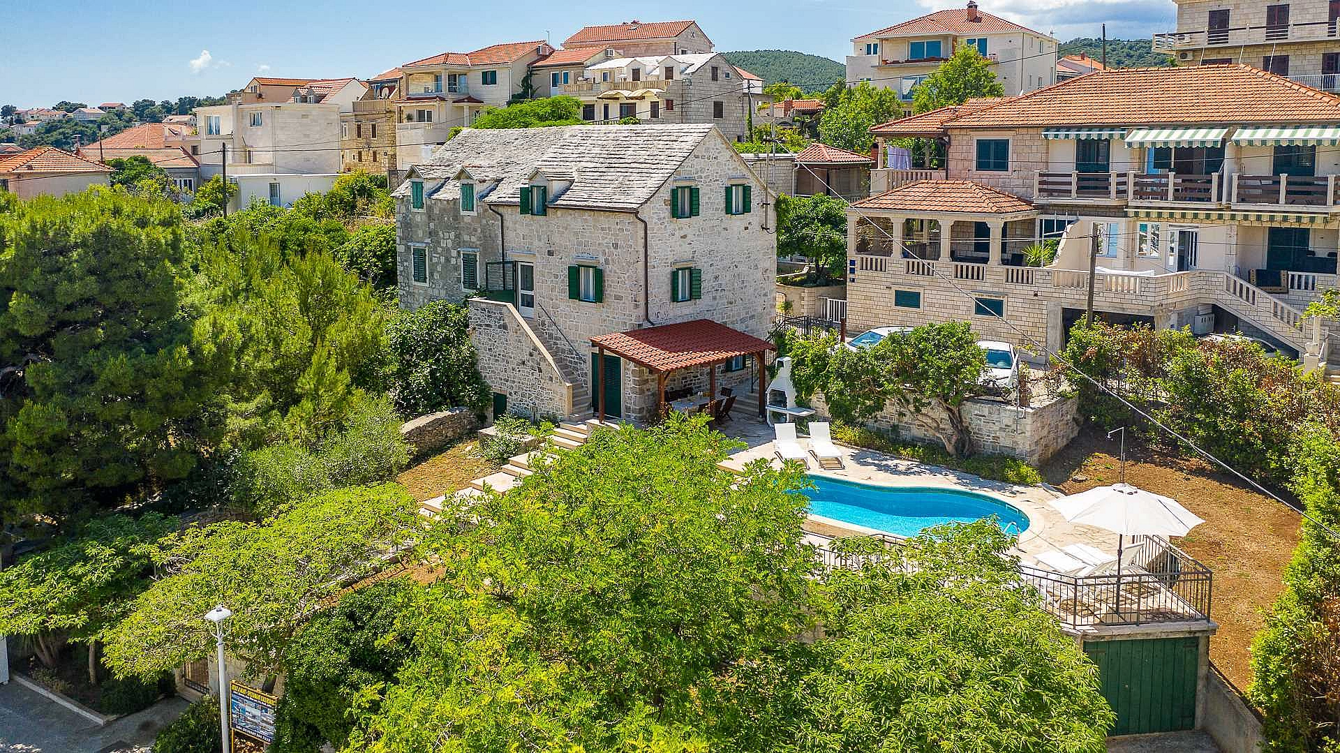 Traditional Villa Bonaca in Sumartin with private pool, Brač Island, near sea