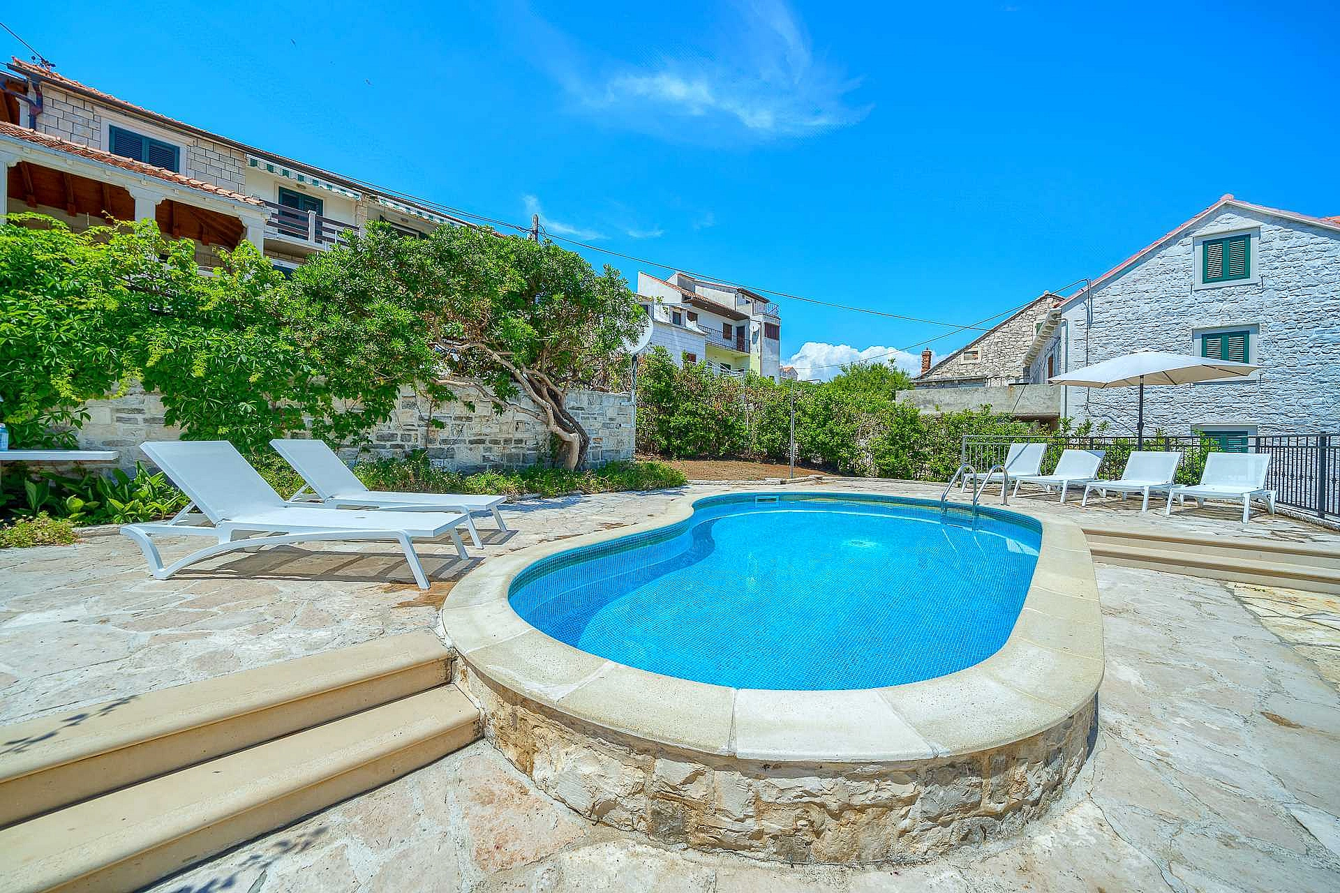 Traditional Villa Bonaca in Sumartin with private pool, Brač Island, near sea