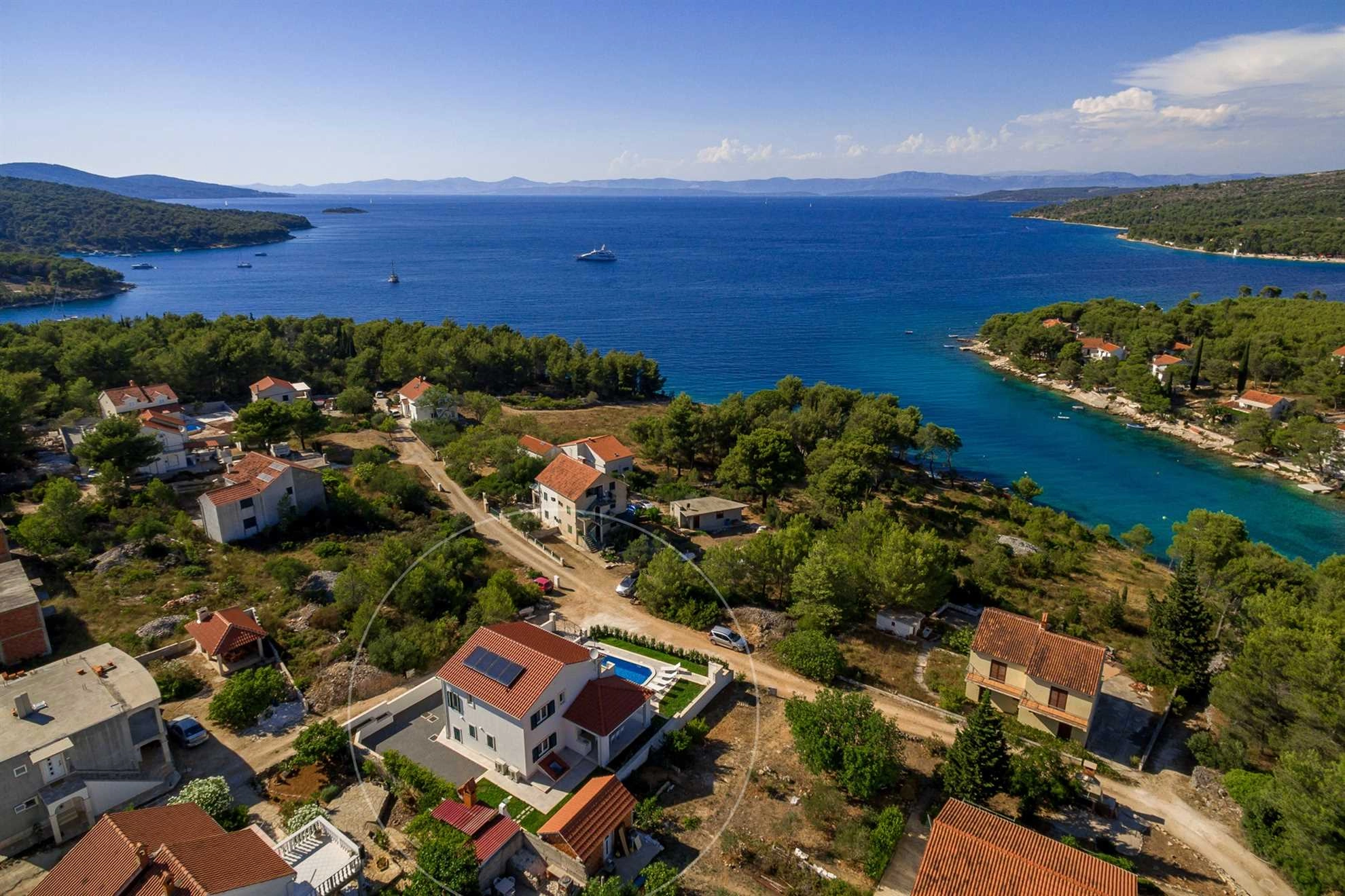 Family Villa Makarac with private pool near the sea, Brac Island