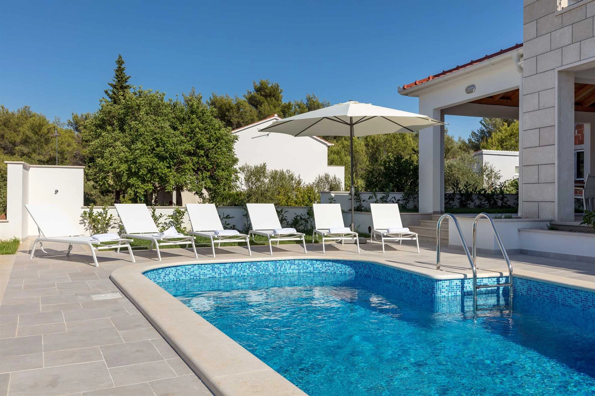 Family Villa Makarac with private pool near the sea, Brac Island
