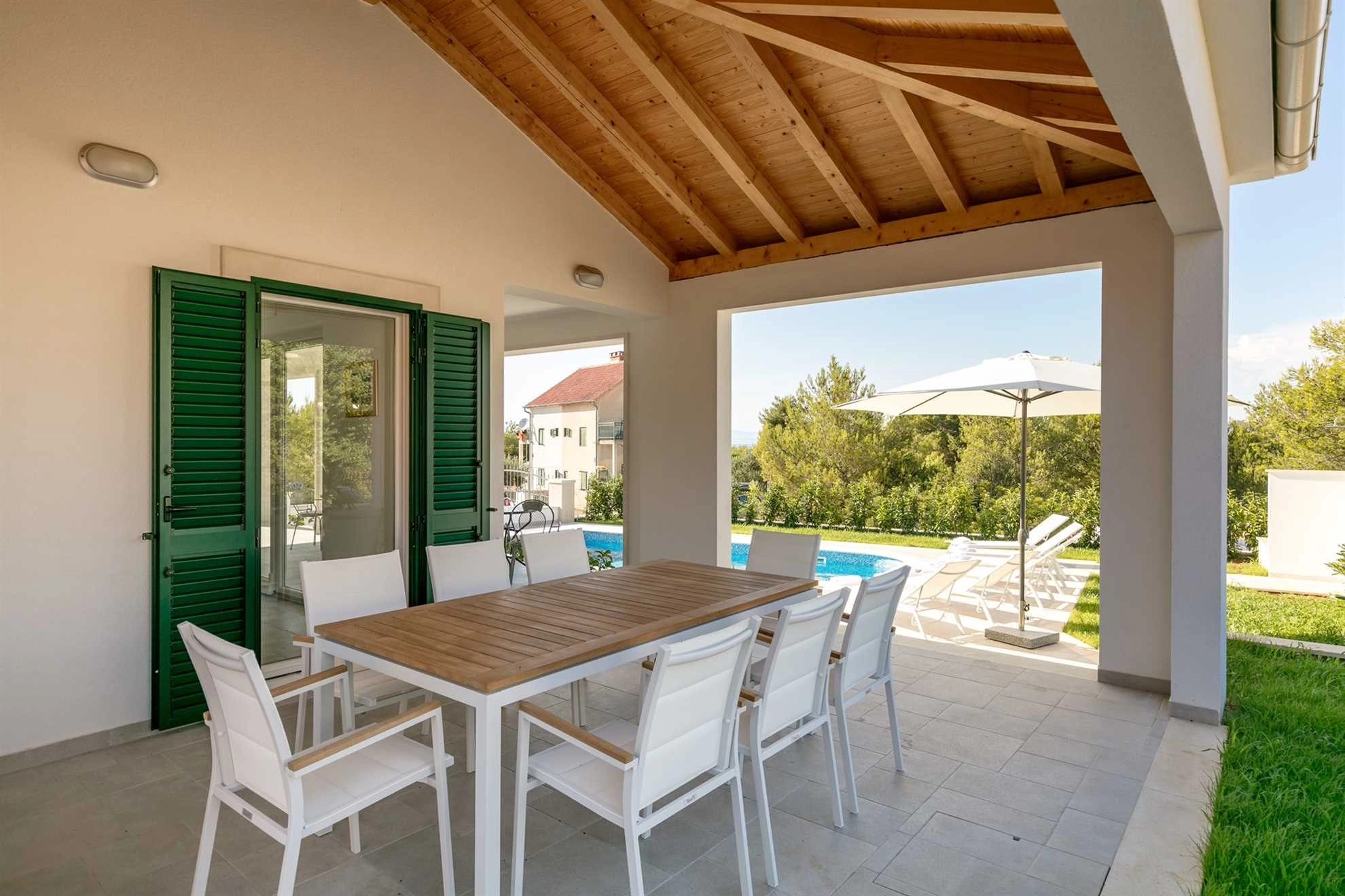 Family Villa Makarac with private pool near the sea, Brac Island