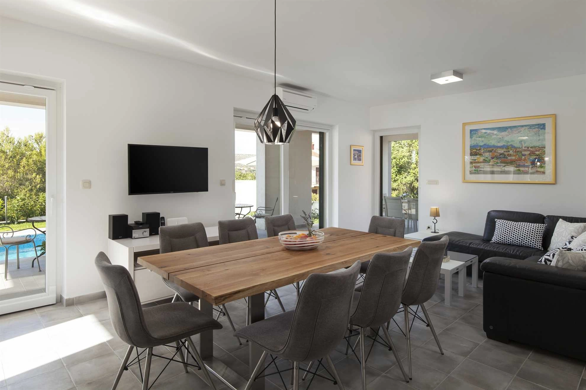 Family Villa Makarac with private pool near the sea, Brac Island