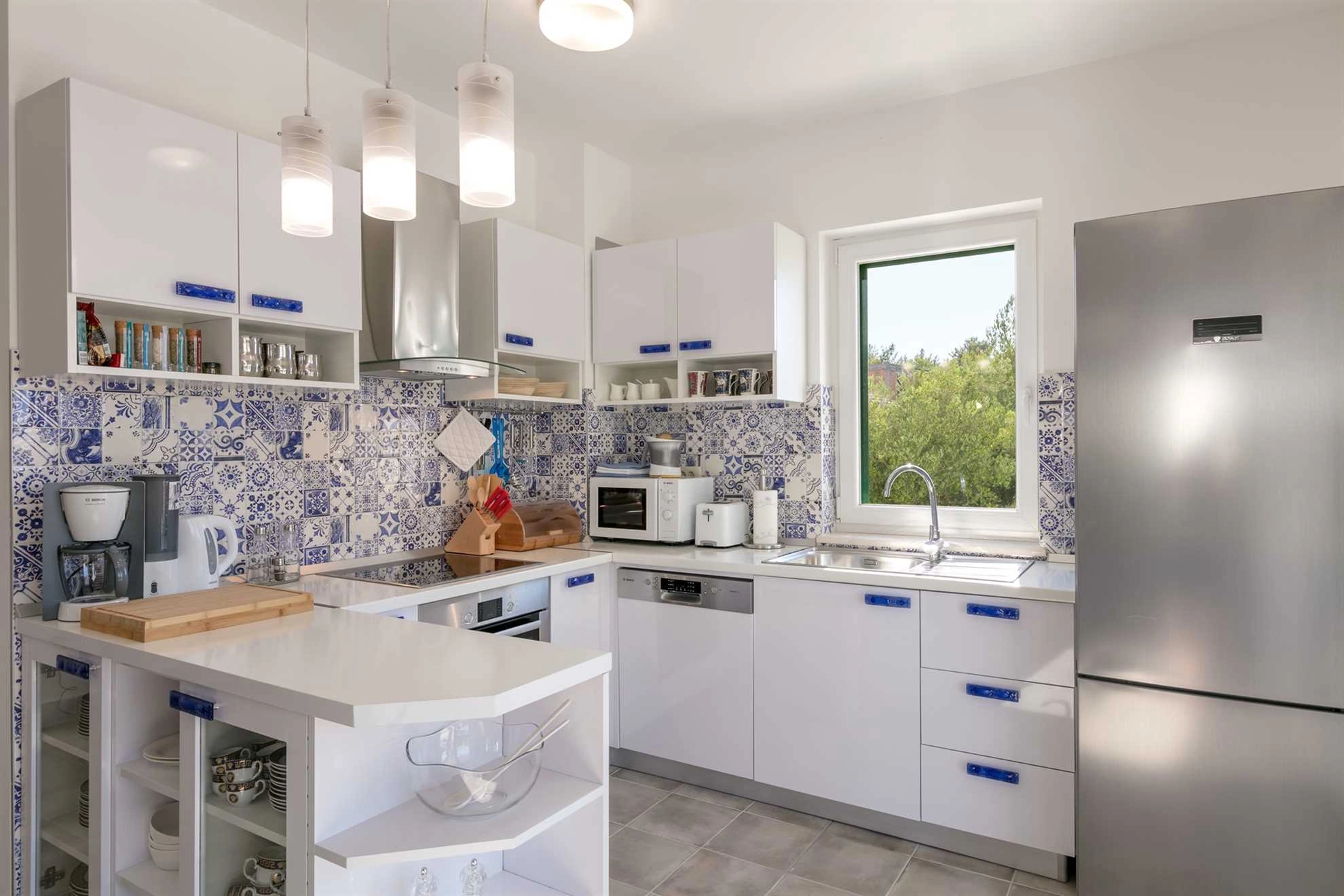 Family Villa Makarac with private pool near the sea, Brac Island