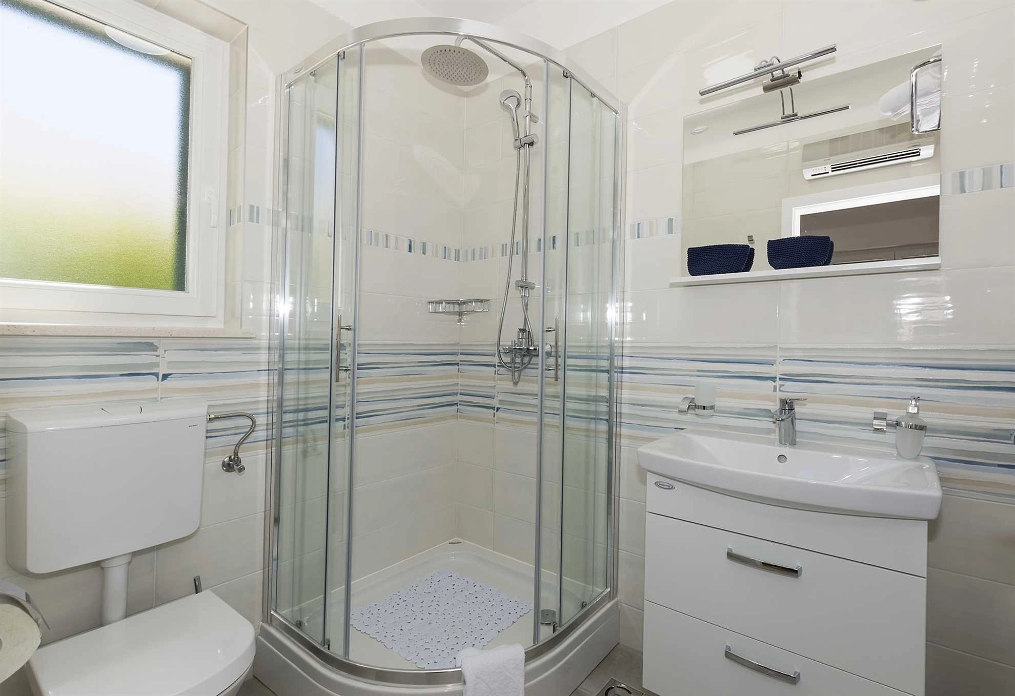 Family Villa Makarac with private pool near the sea, Brac Island