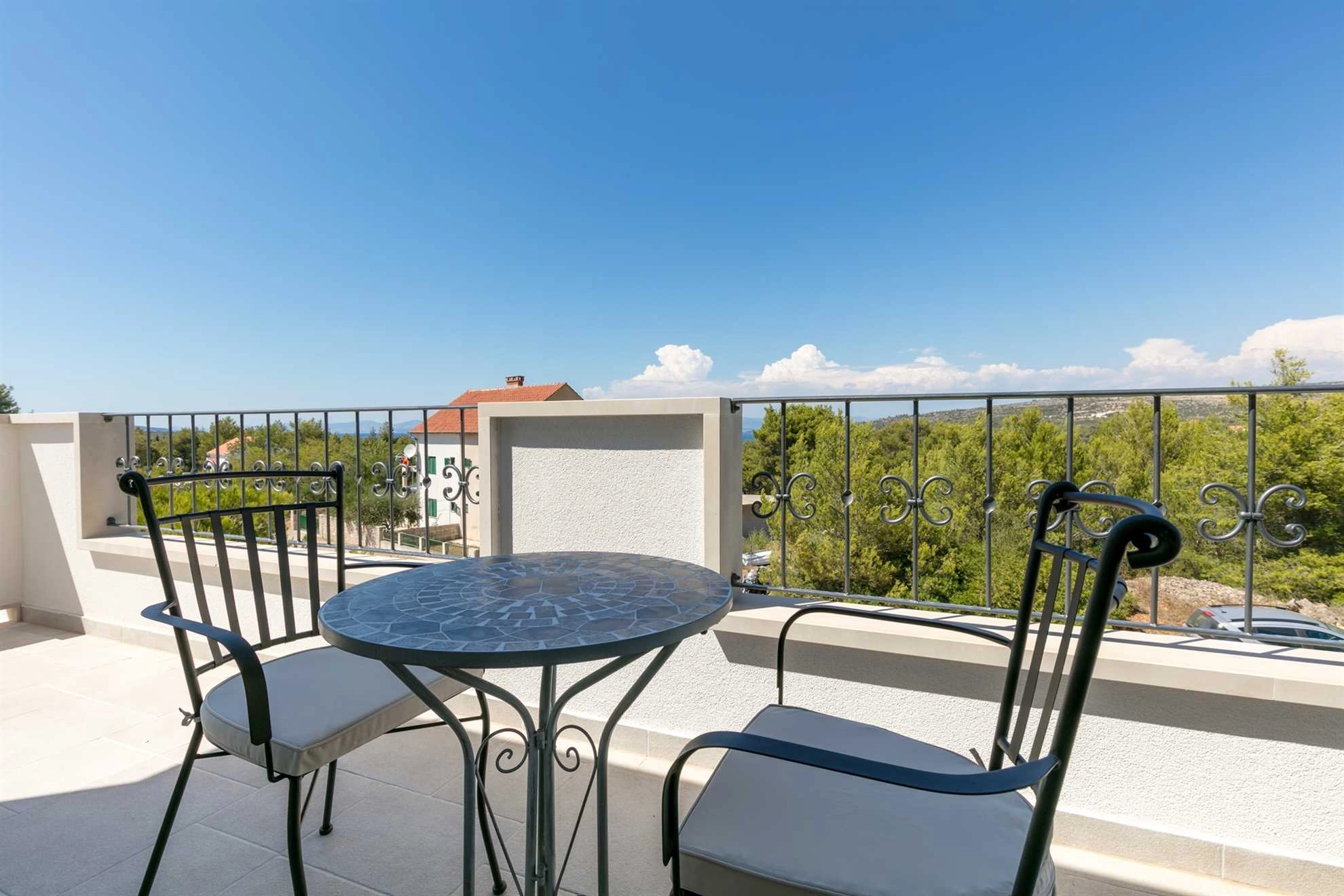 Family Villa Makarac with private pool near the sea, Brac Island