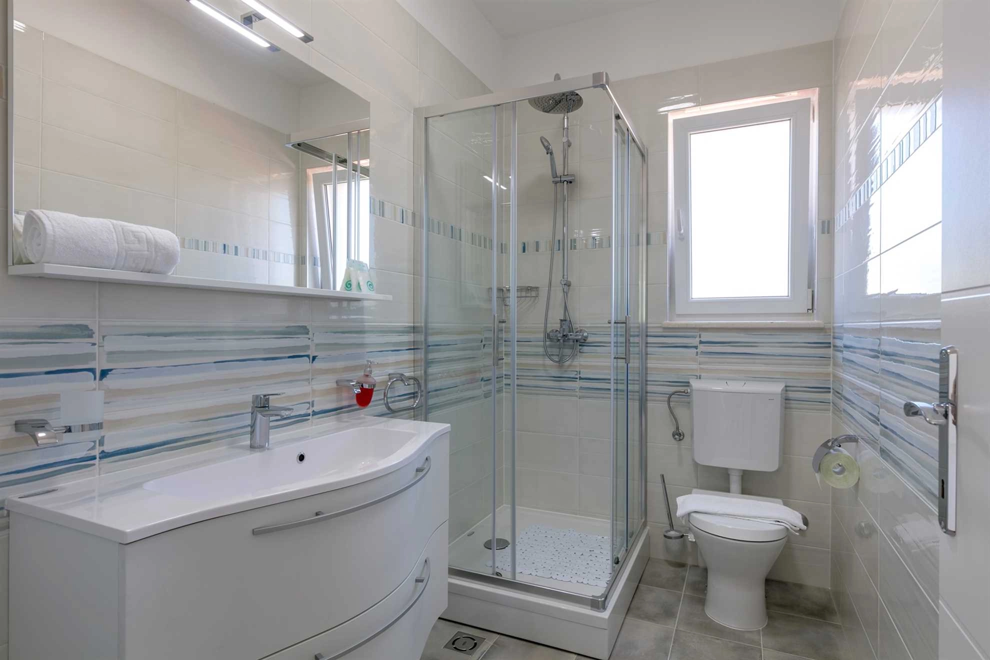 Family Villa Makarac with private pool near the sea, Brac Island