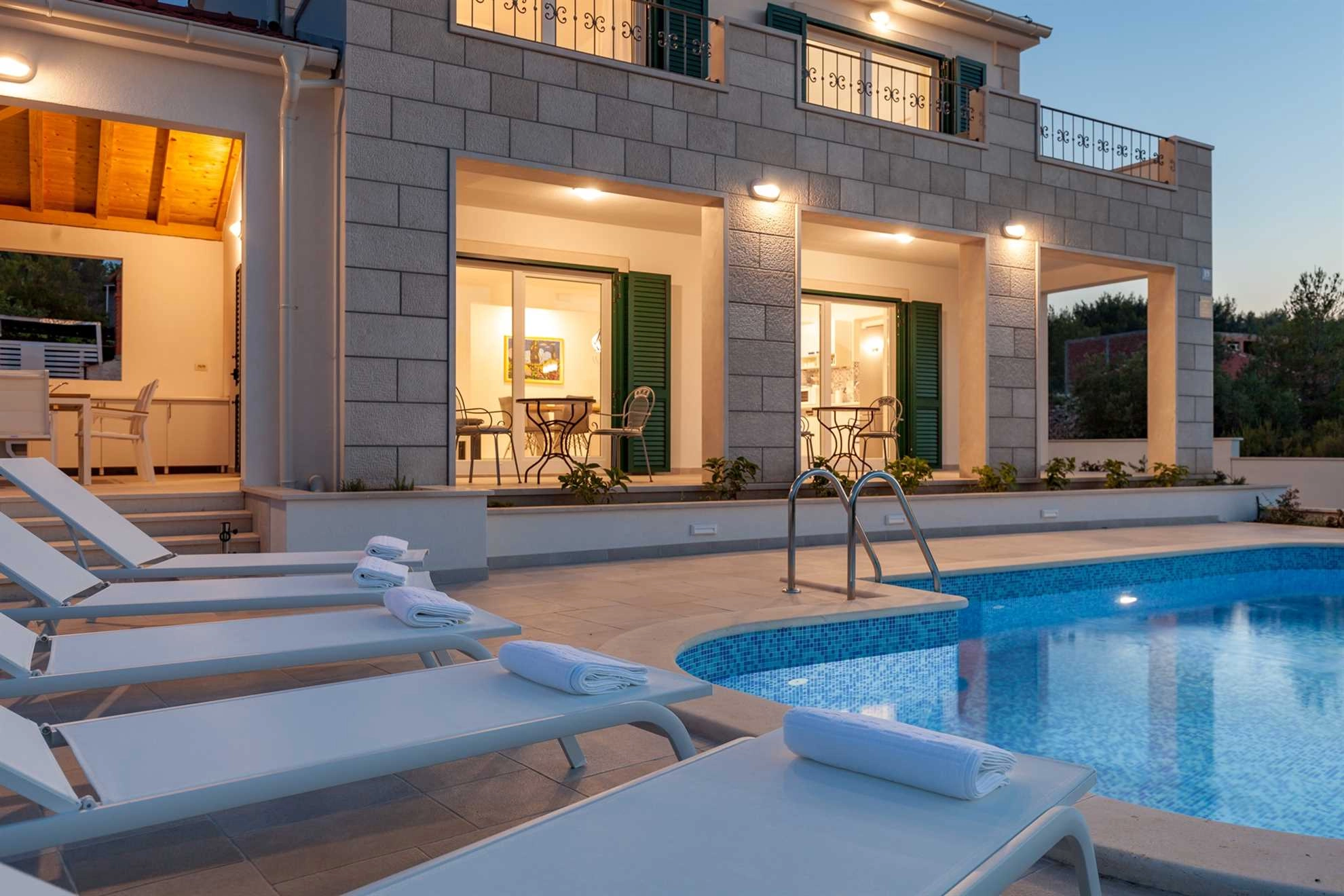Family Villa Makarac with private pool near the sea, Brac Island