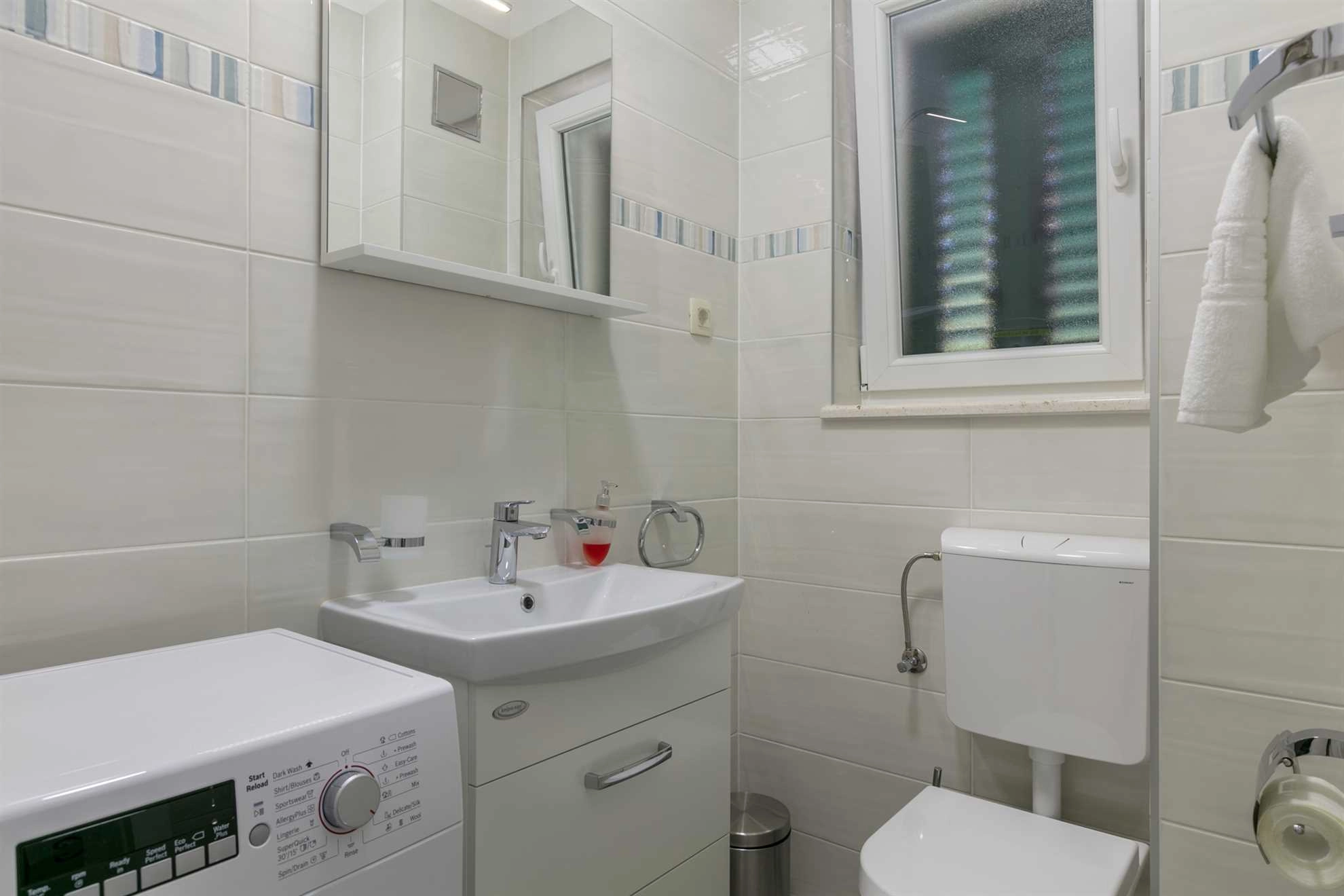 Family Villa Makarac with private pool near the sea, Brac Island