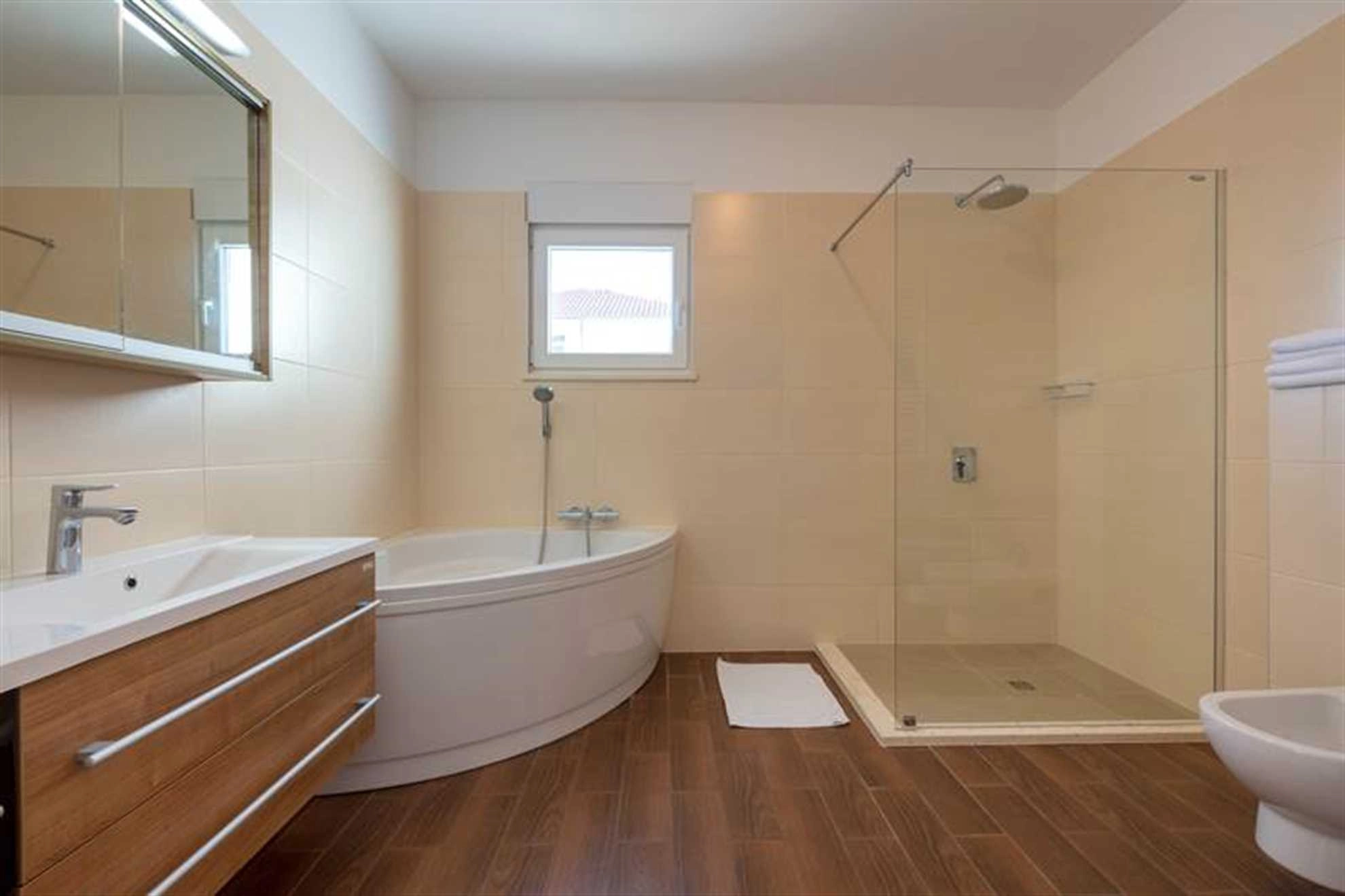 Moderna Villa Mermaid u Podstrani, privatni grijani bazen