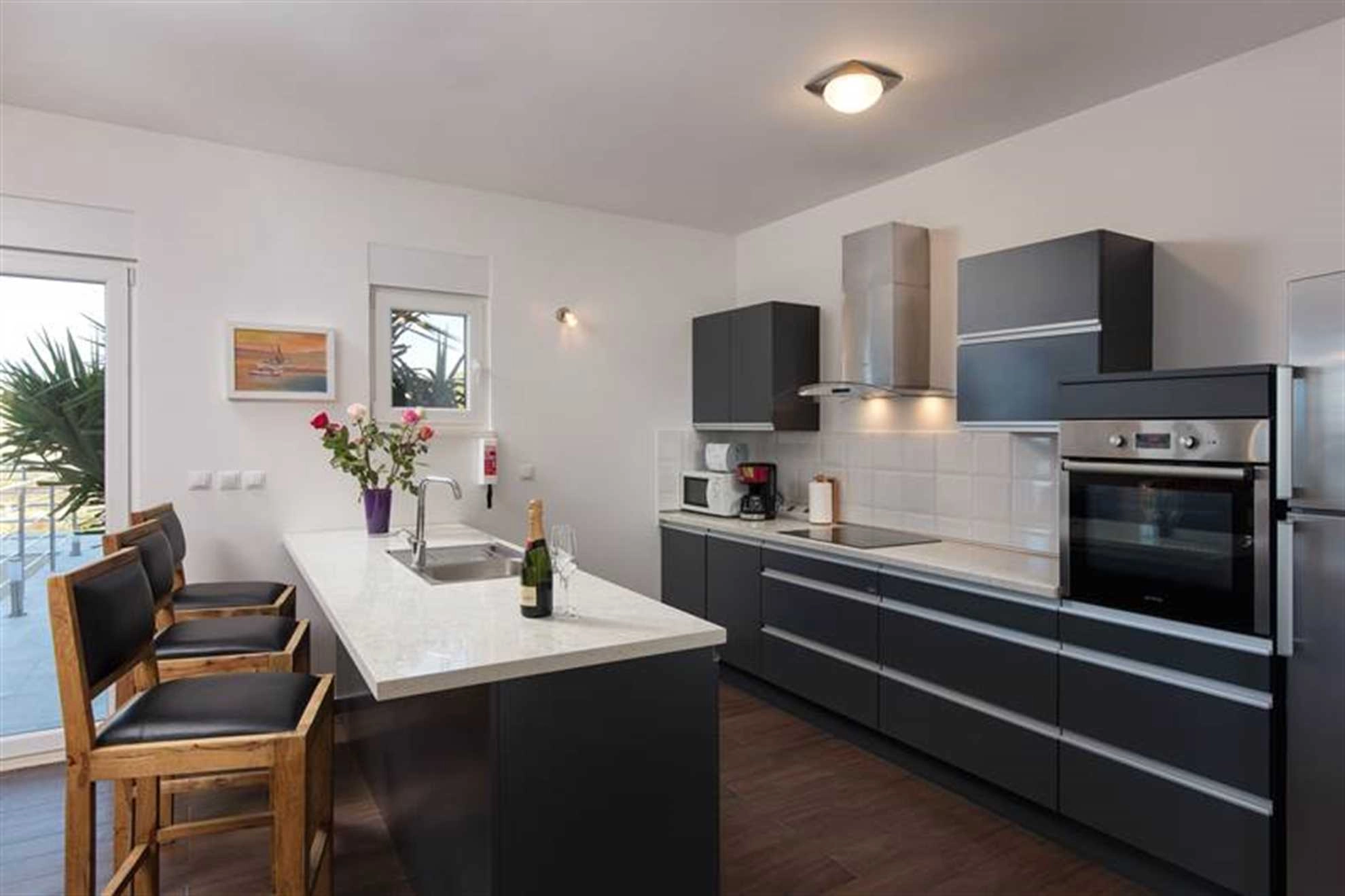 Moderna Villa Mermaid u Podstrani, privatni grijani bazen