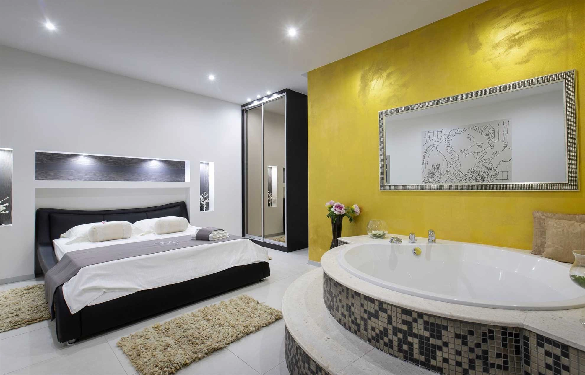 Villa Martinis in Rogoznica with private heated pool, for up to 14 persons