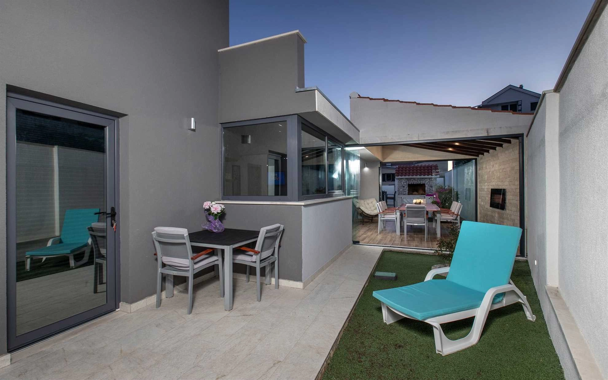 Villa Martinis in Rogoznica with private heated pool, for up to 14 persons