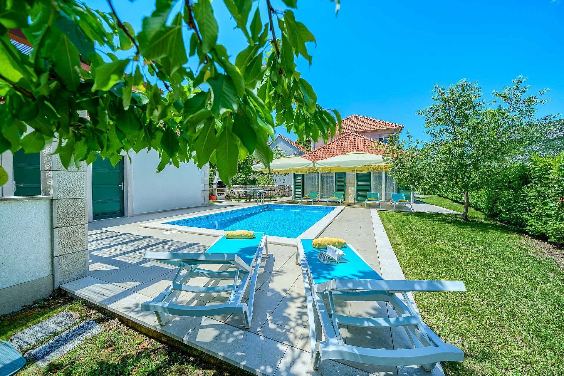 Villa Župa in Dalmatian Hinterland with private pool near Biokovo