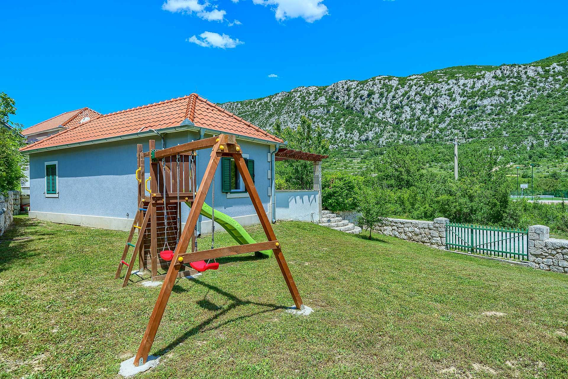 Villa Župa in Dalmatian Hinterland with private pool near Biokovo