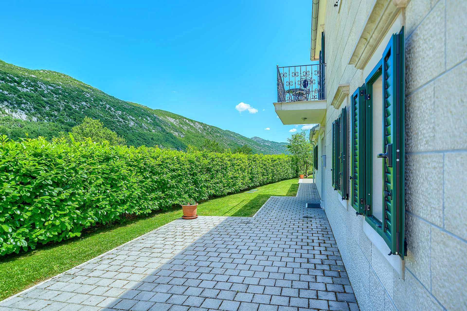 Villa Župa in Dalmatian Hinterland with private pool near Biokovo