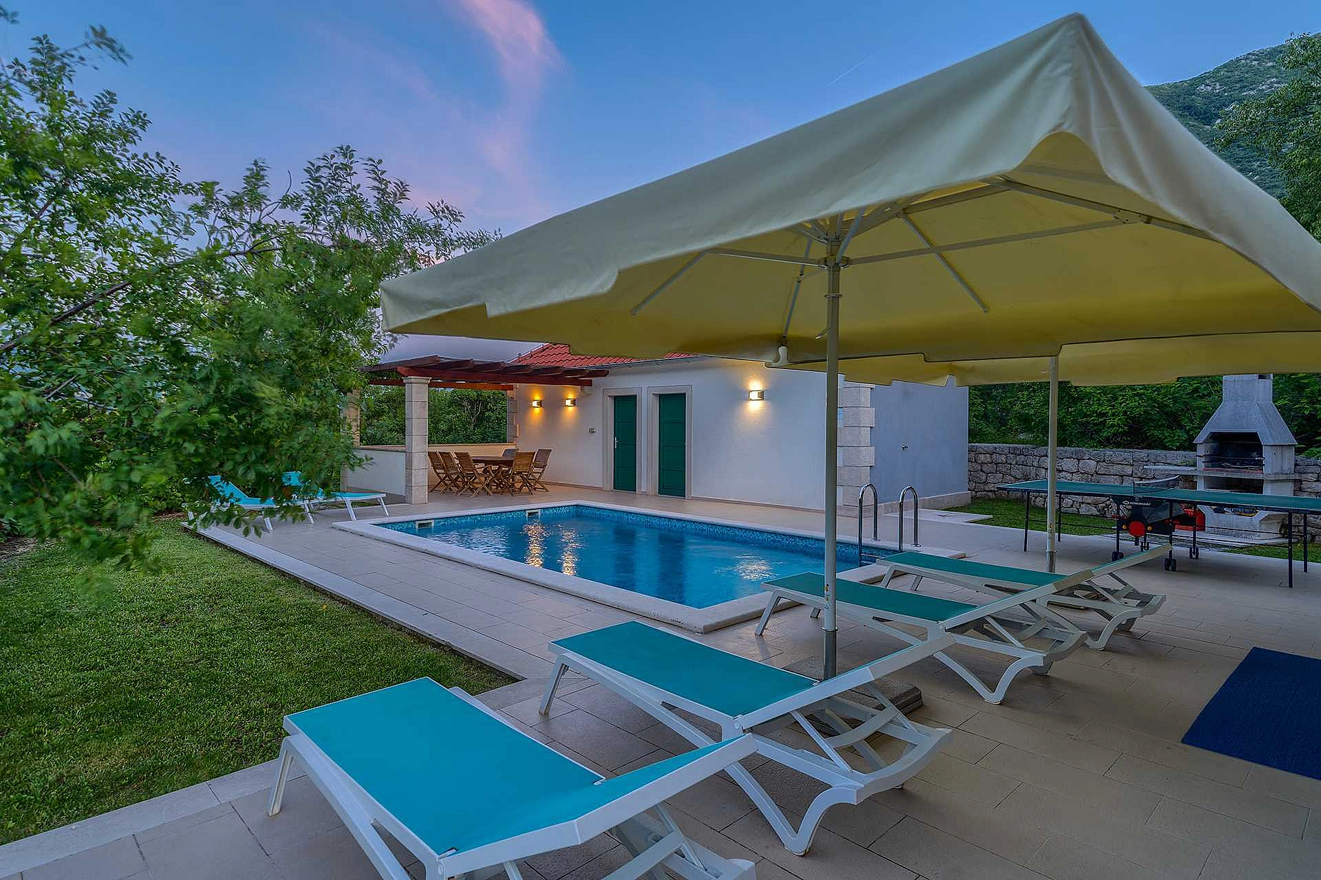 Villa Župa in Dalmatian Hinterland with private pool near Biokovo