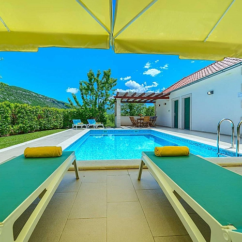 Villa Župa in Dalmatian Hinterland with private pool near Biokovo