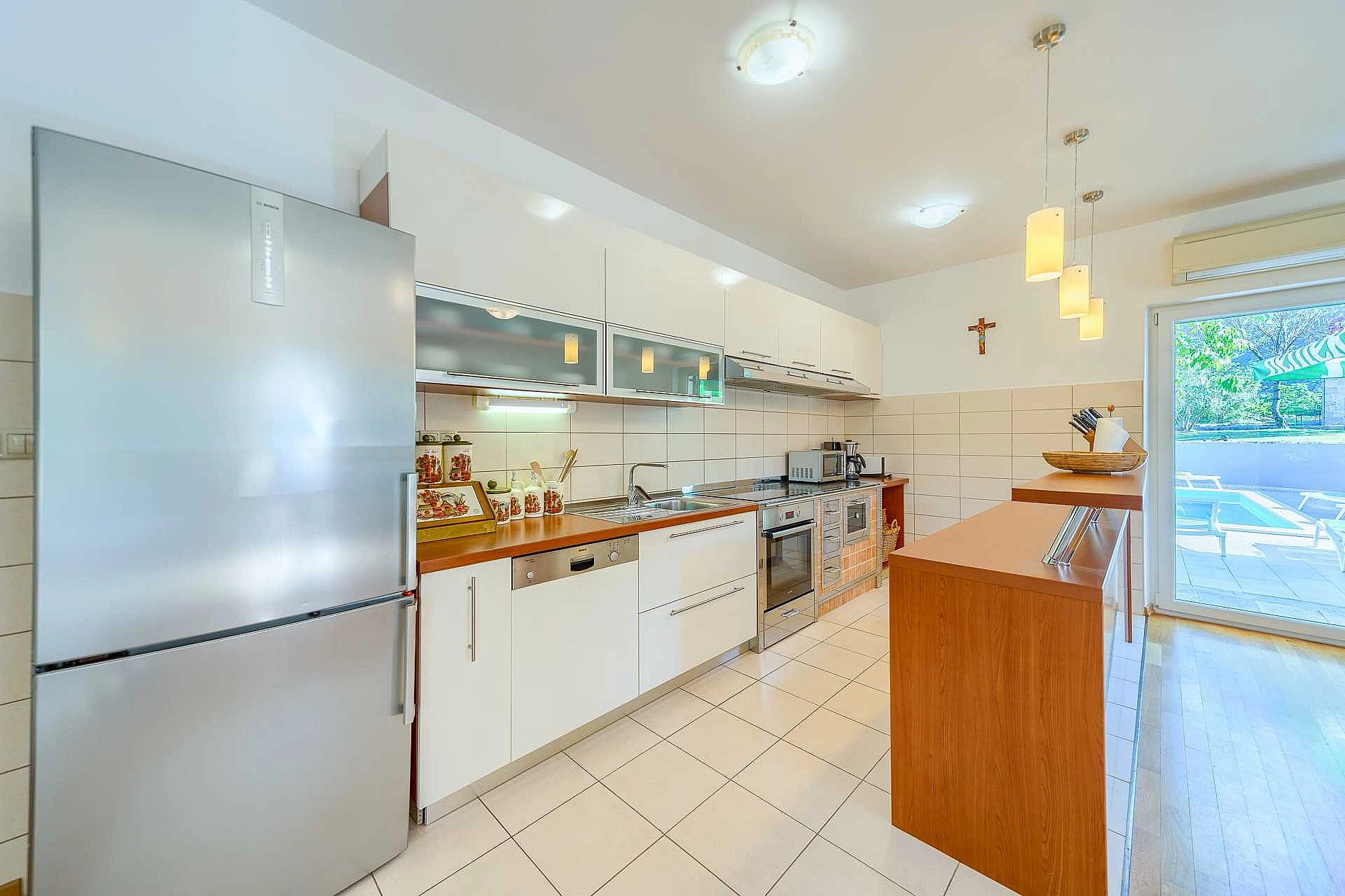 Villa Roglić in Dalmatian Hinterland with private pool, tennis, bocce and golf court