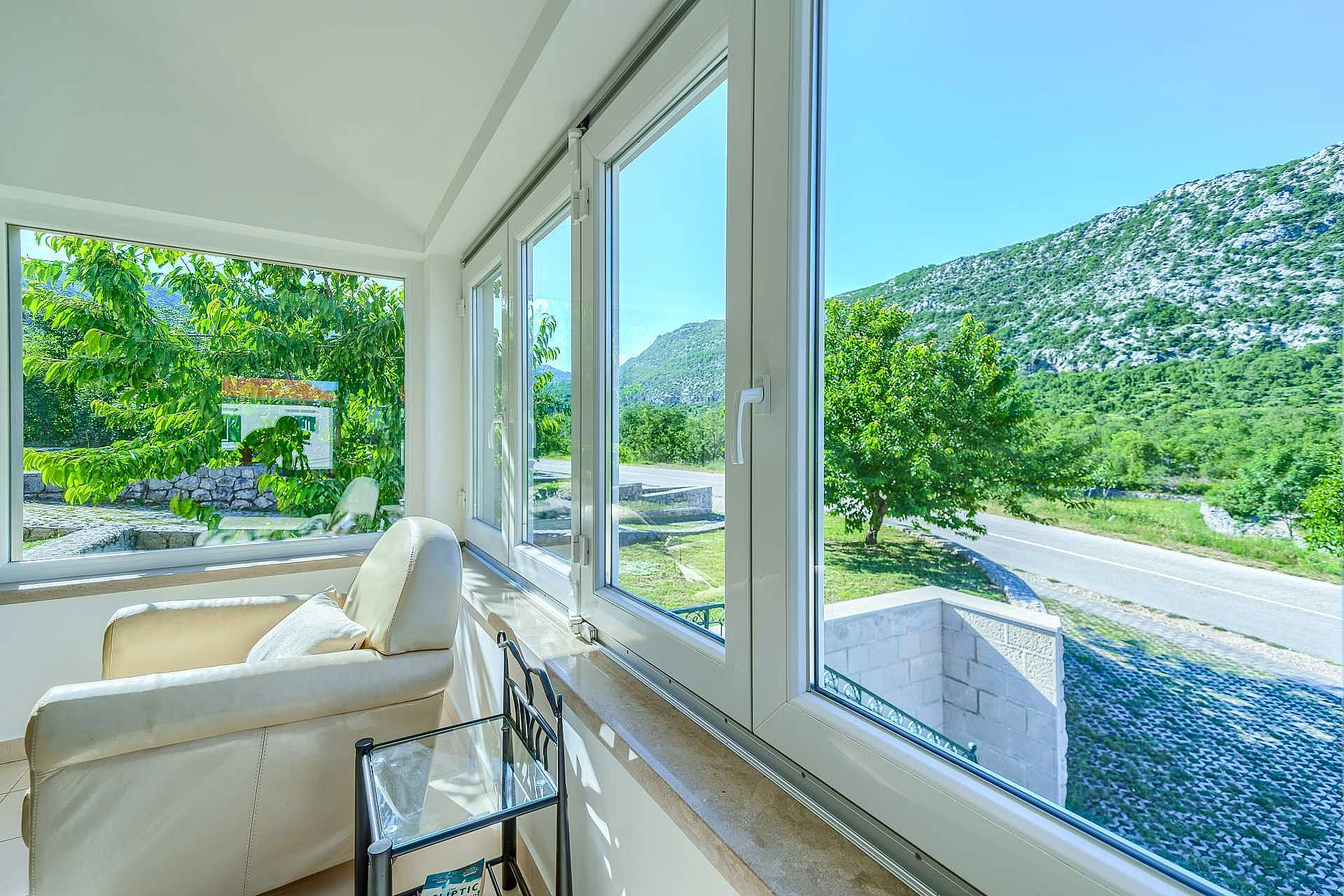 Villa Roglić in Dalmatian Hinterland with private pool, tennis, bocce and golf court