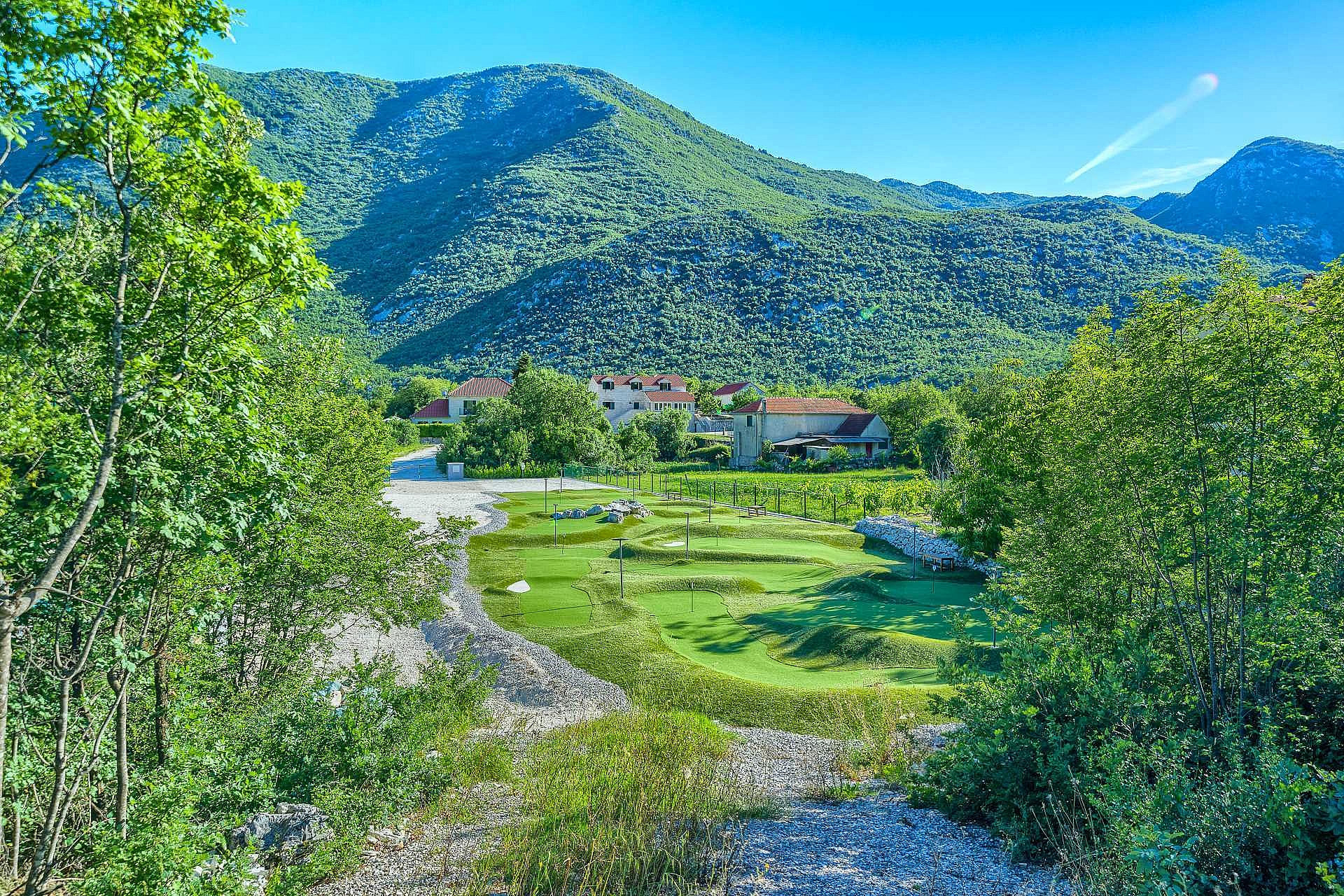 Villa Roglić in Dalmatian Hinterland with private pool, tennis, bocce and golf court