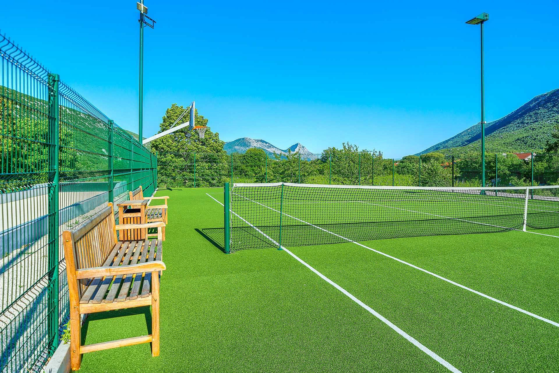 Villa Roglić in Dalmatian Hinterland with private pool, tennis, bocce and golf court