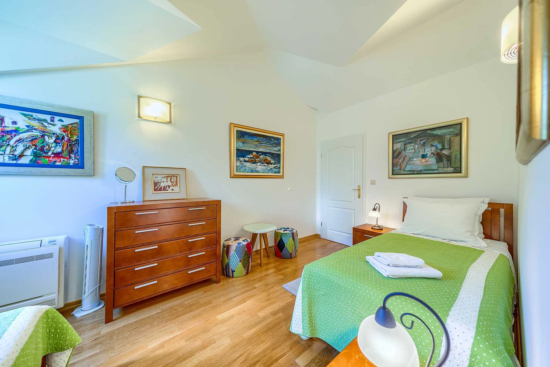 Villa Roglić in Dalmatian Hinterland with private pool, tennis, bocce and golf court