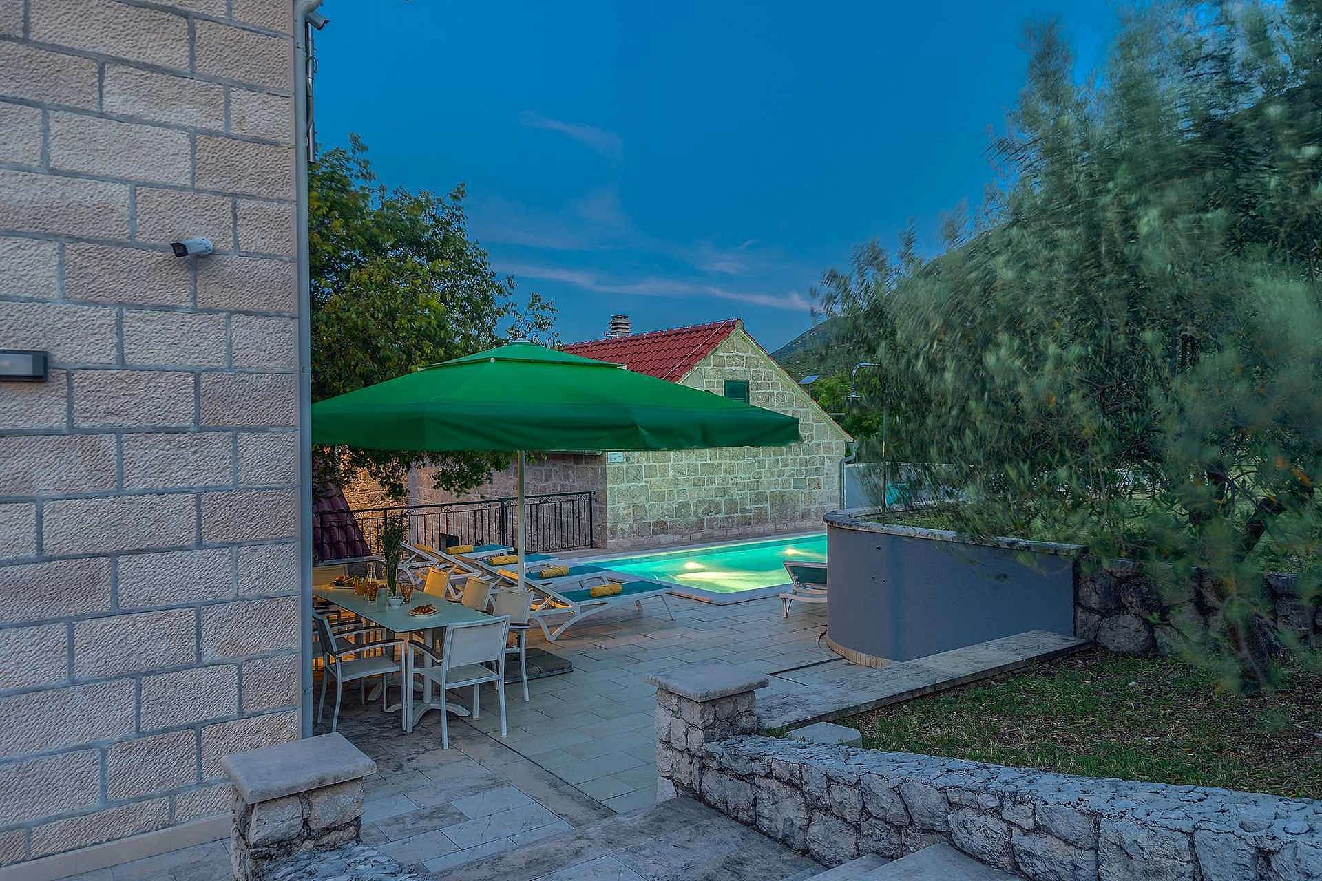 Villa Roglić in Dalmatian Hinterland with private pool, tennis, bocce and golf court