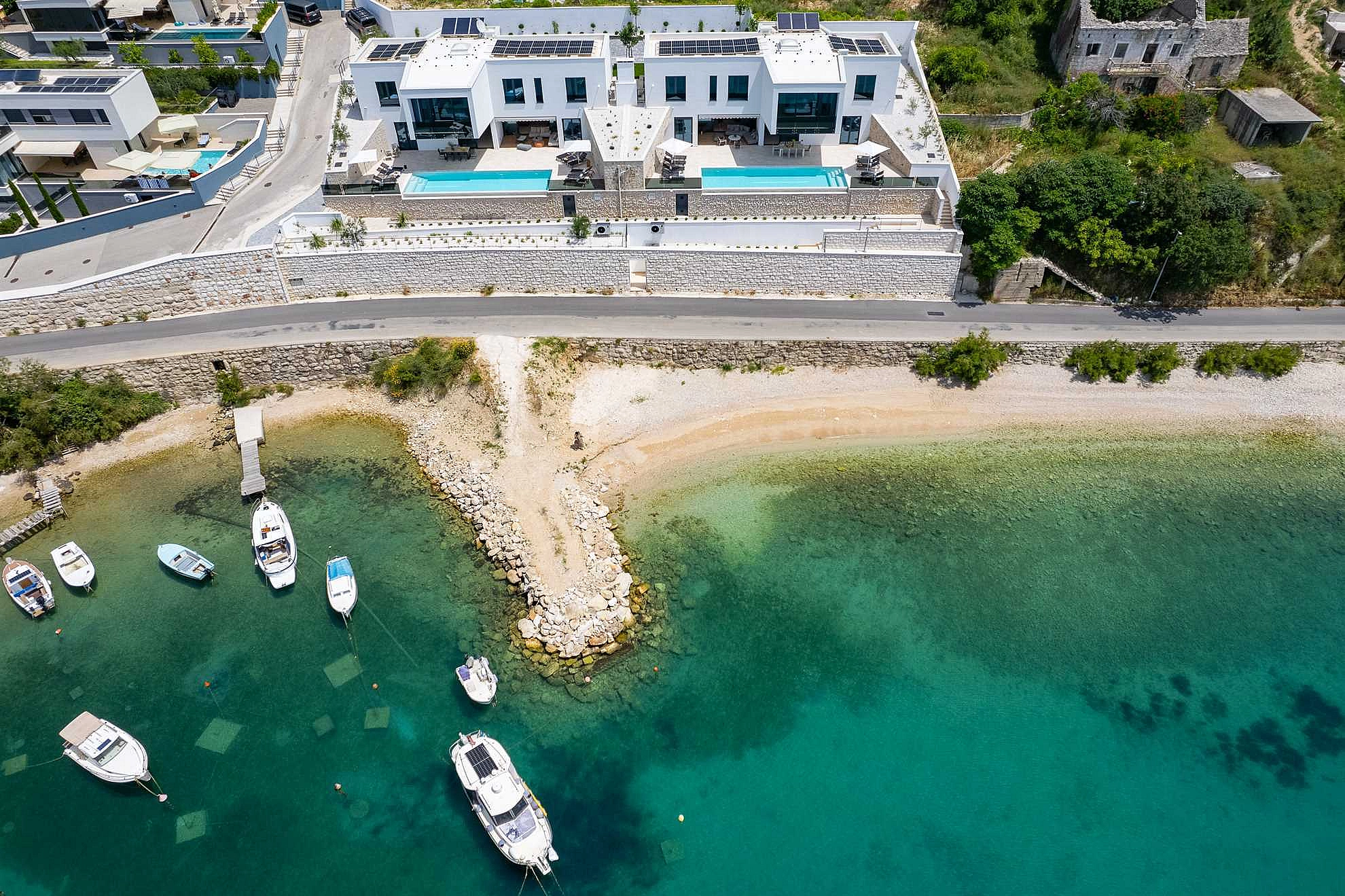 Villa Loma, 5 bedroom Luxury Villa near the sea, private heated pool, Omiš Brzet