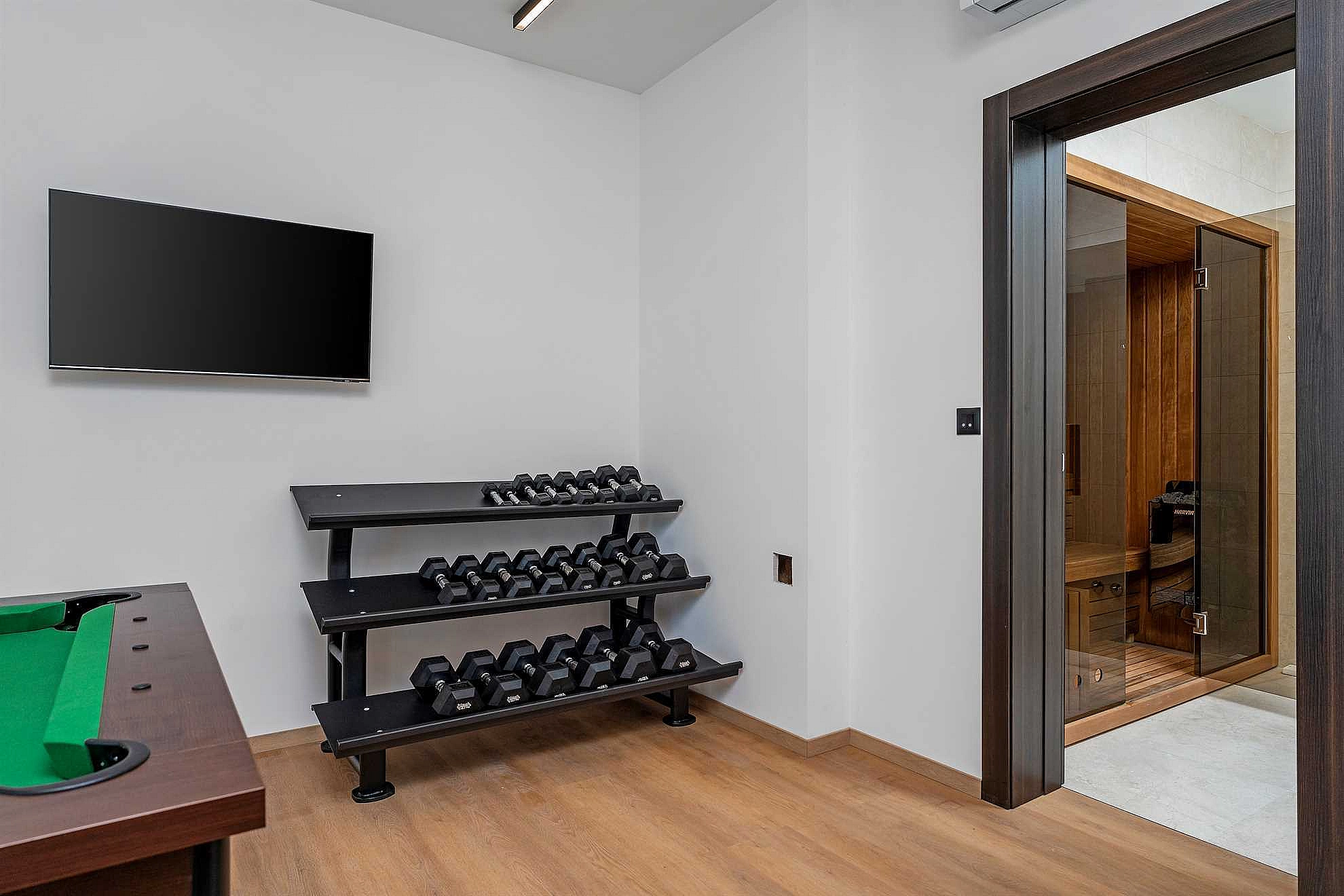 Villa Loma, 5 bedroom Luxury Villa near the sea, private heated pool, Omiš Brzet