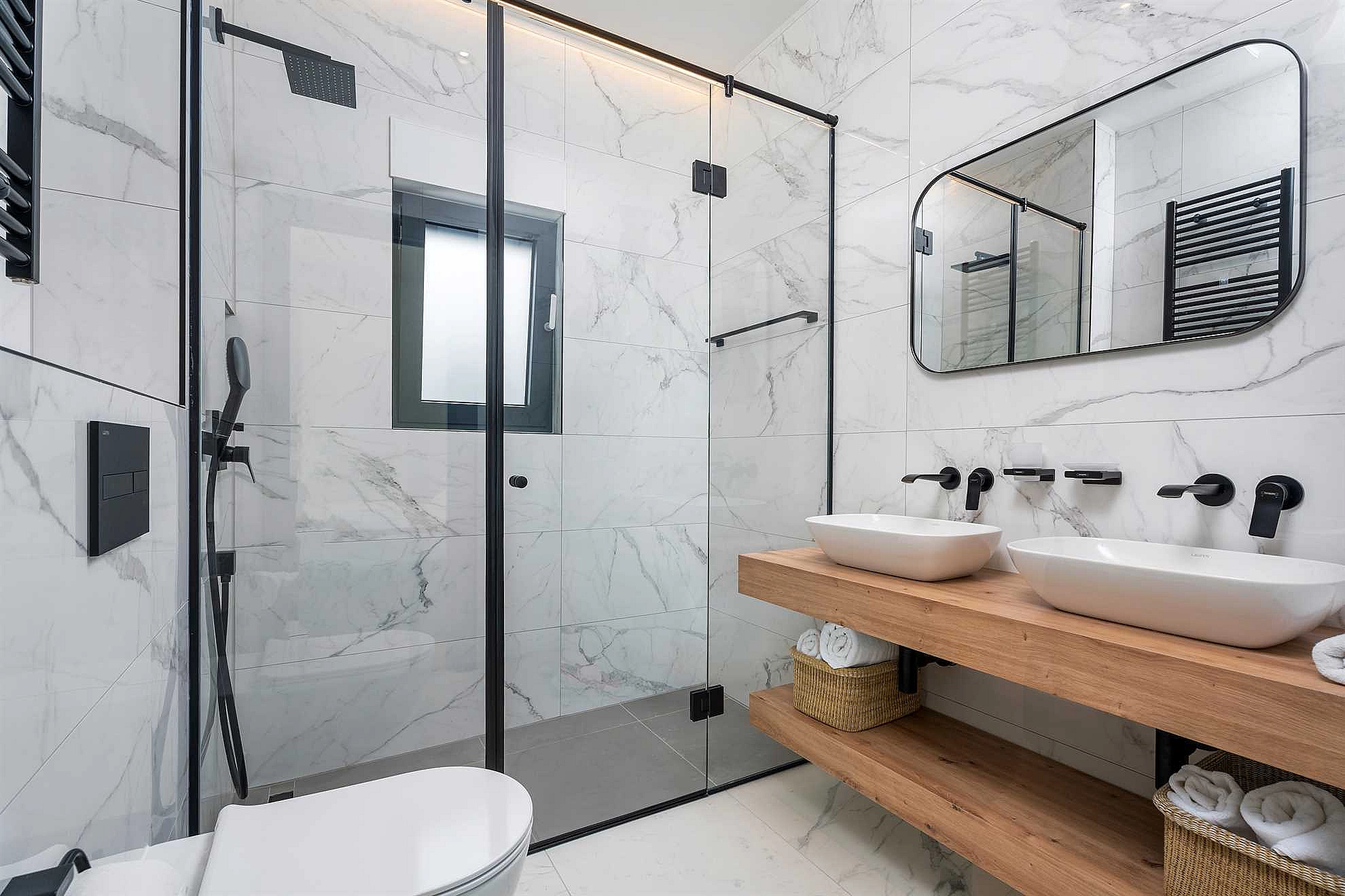 Villa Loma, 5 bedroom Luxury Villa near the sea, private heated pool, Omiš Brzet