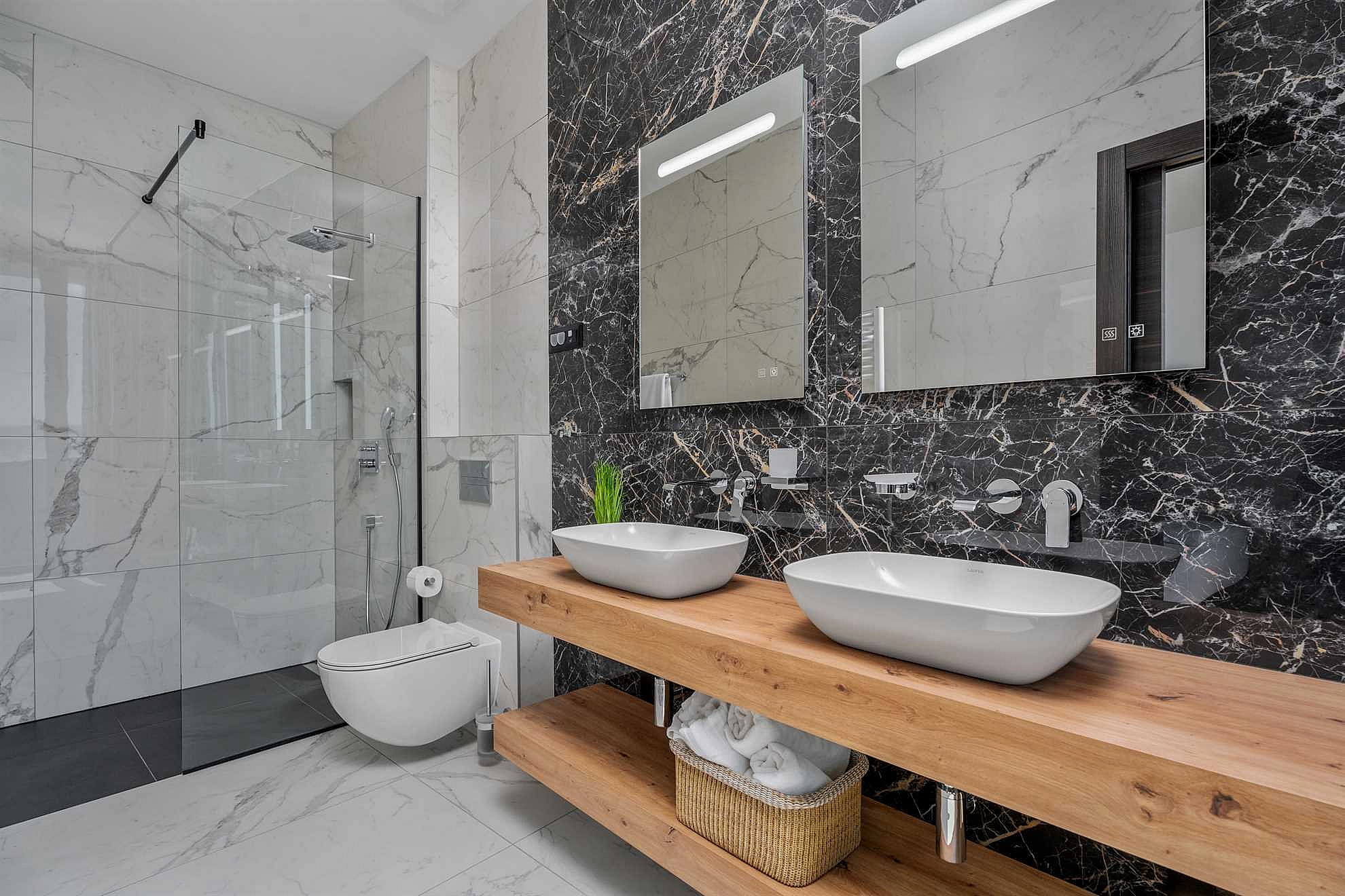 Villa Loma, 5 bedroom Luxury Villa near the sea, private heated pool, Omiš Brzet