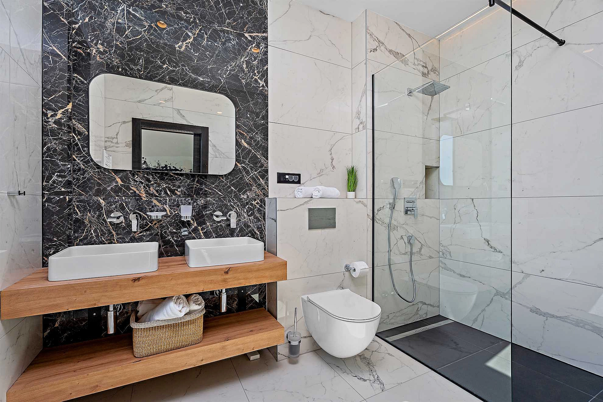 Villa Loma, 5 bedroom Luxury Villa near the sea, private heated pool, Omiš Brzet