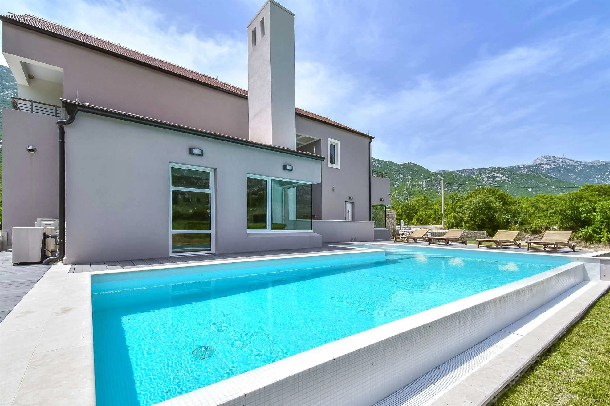 Villa Jure in Dalmatian Hinterland, pool, sauna, near Biokovo