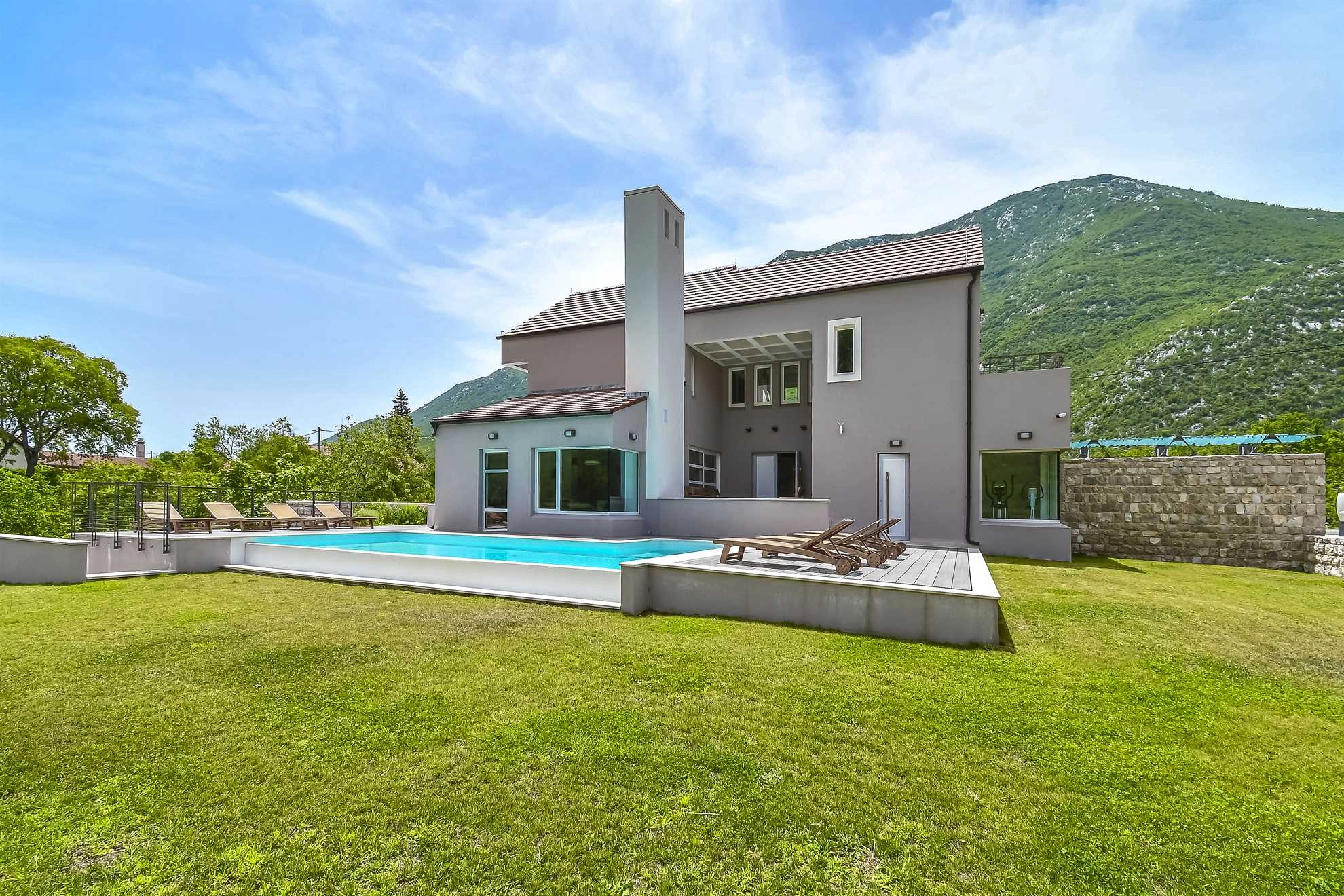 Villa Jure in Dalmatian Hinterland, pool, sauna, near Biokovo