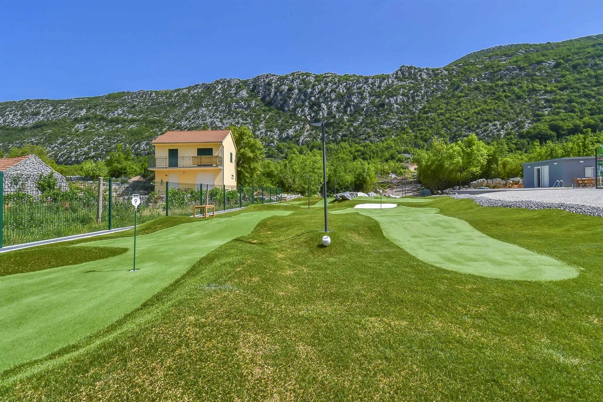 Villa Jure in Dalmatian Hinterland, pool, sauna, near Biokovo