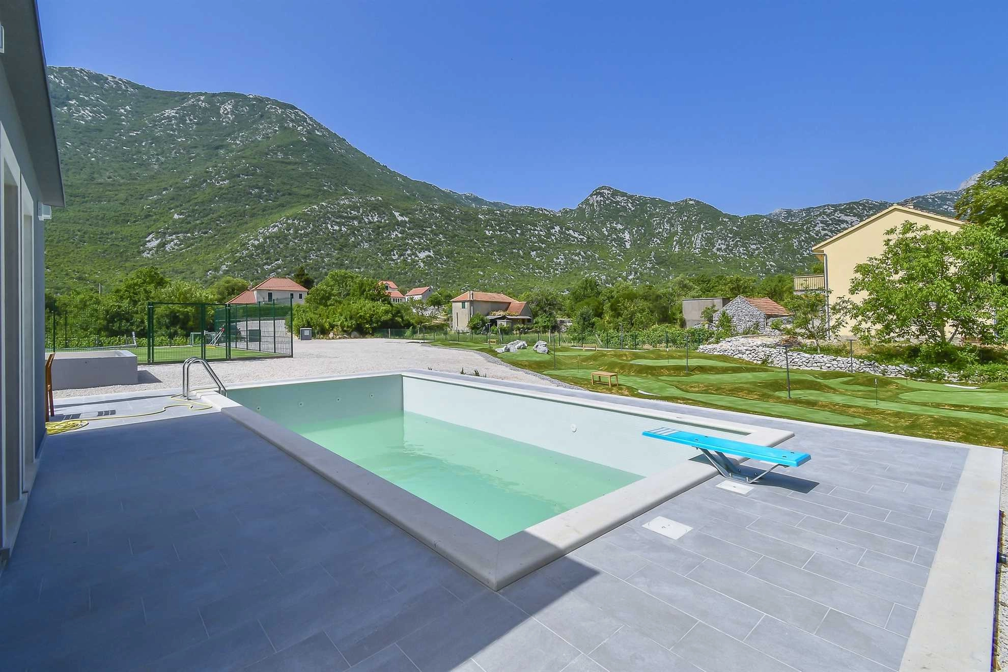 Villa Jure in Dalmatian Hinterland, pool, sauna, near Biokovo