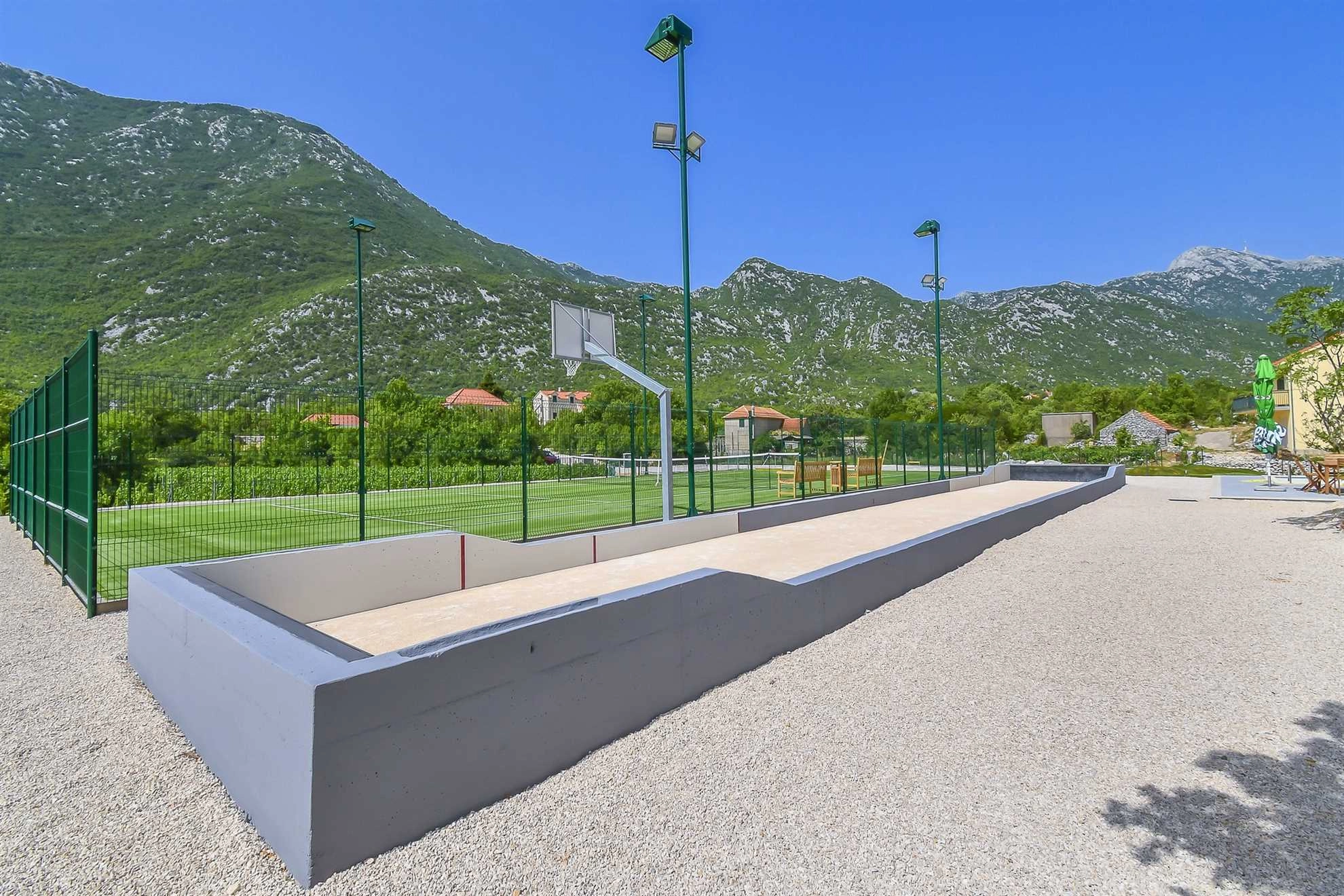 Villa Jure in Dalmatian Hinterland, pool, sauna, near Biokovo